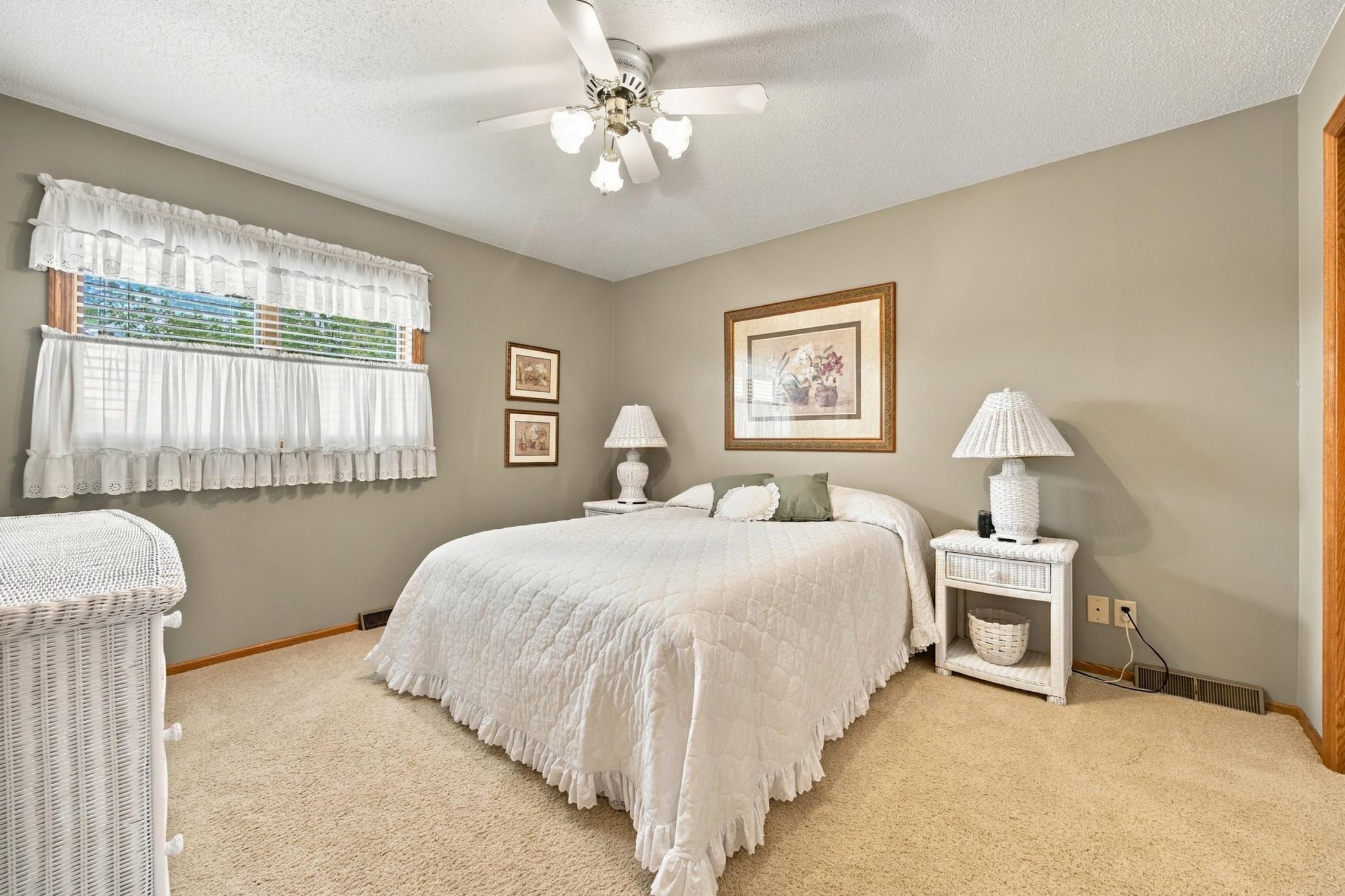 1987 single family home for sale at 2825 27th Street S in Fargo, ND — 5 bed, 4 bath (photo 27 of 50)