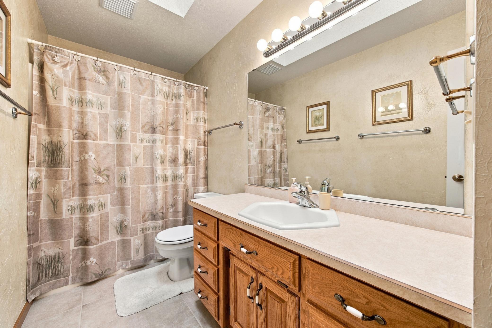 1987 single family home for sale at 2825 27th Street S in Fargo, ND — 5 bed, 4 bath (photo 29 of 50)