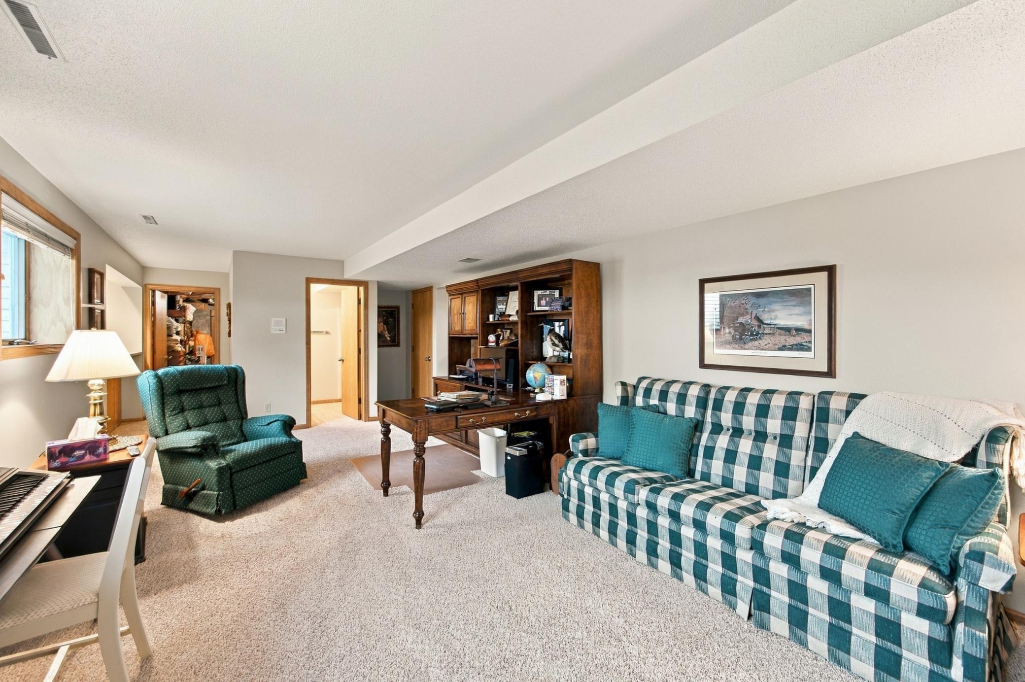 1987 single family home for sale at 2825 27th Street S in Fargo, ND — 5 bed, 4 bath (photo 31 of 50)