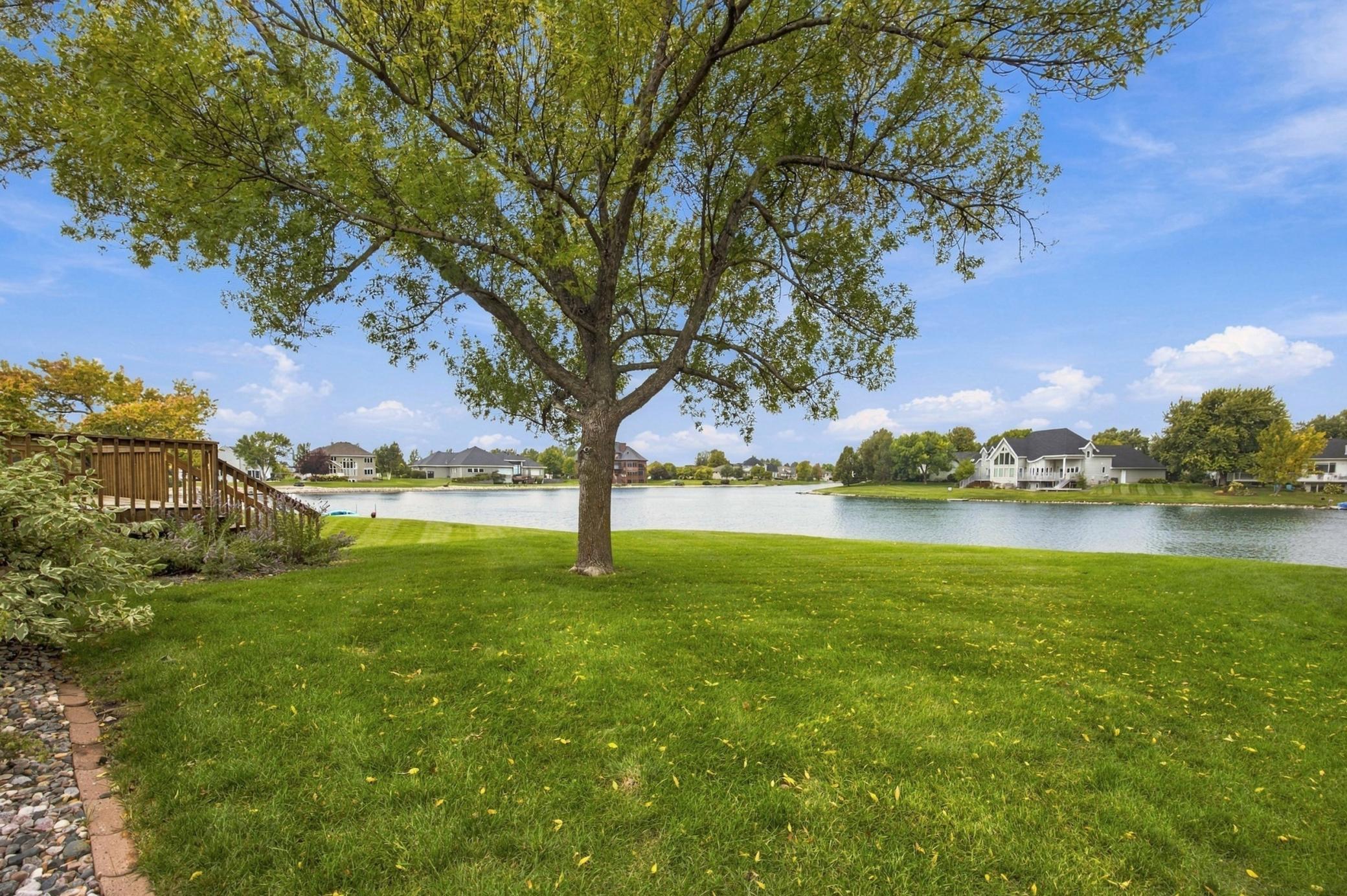 1987 single family home for sale at 2825 27th Street S in Fargo, ND — 5 bed, 4 bath (photo 36 of 50)