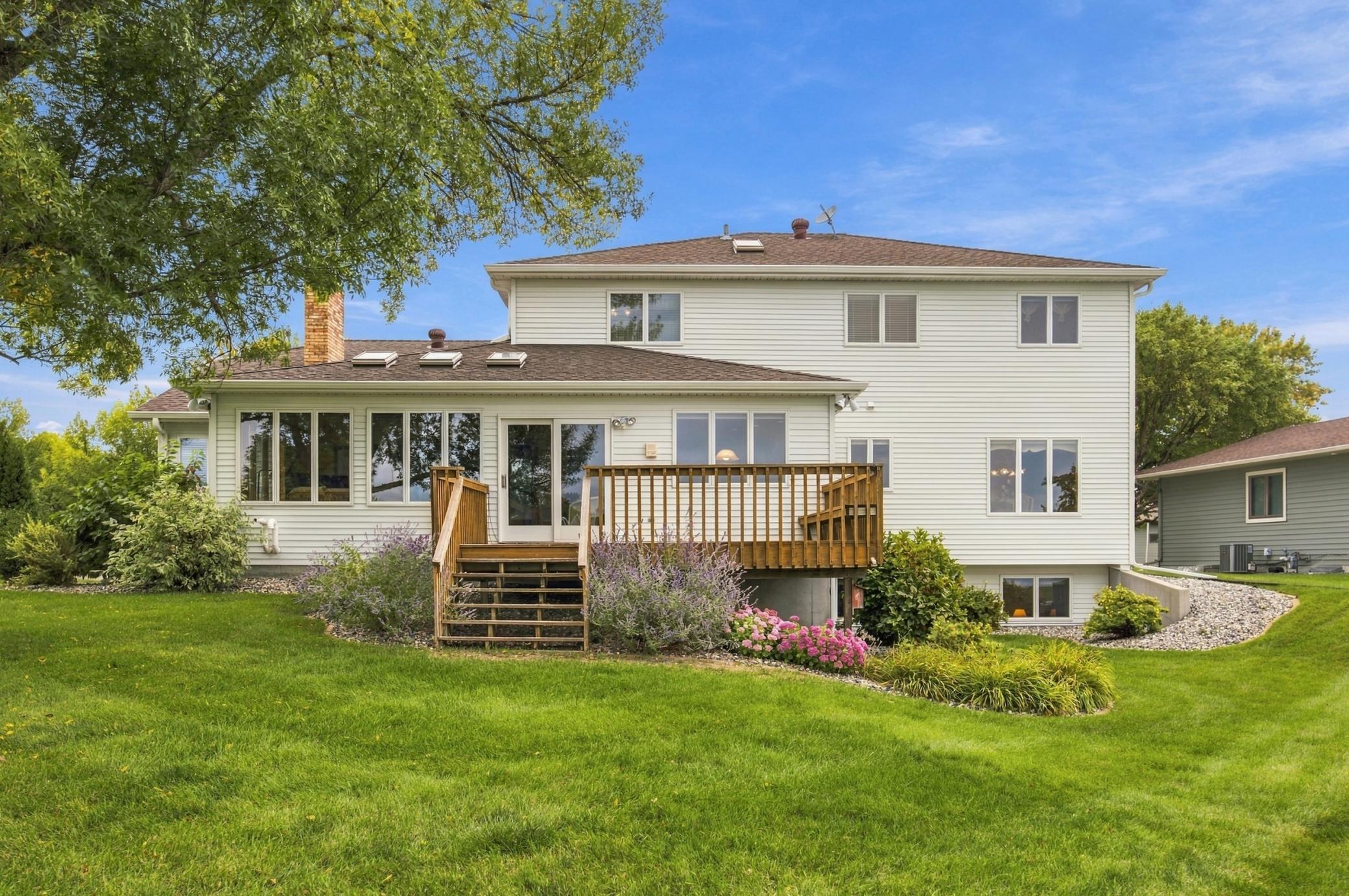 1987 single family home for sale at 2825 27th Street S in Fargo, ND — 5 bed, 4 bath (photo 38 of 50)