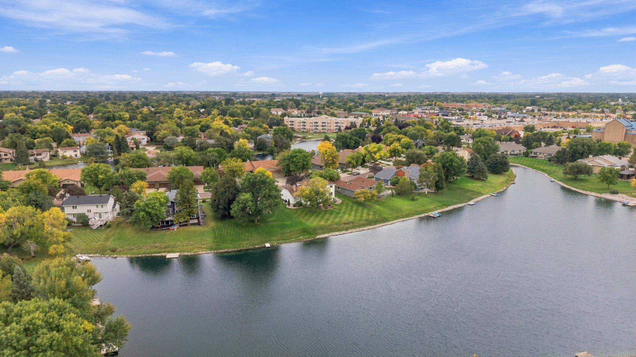 1987 single family home for sale at 2825 27th Street S in Fargo, ND — 5 bed, 4 bath (photo 44 of 50)