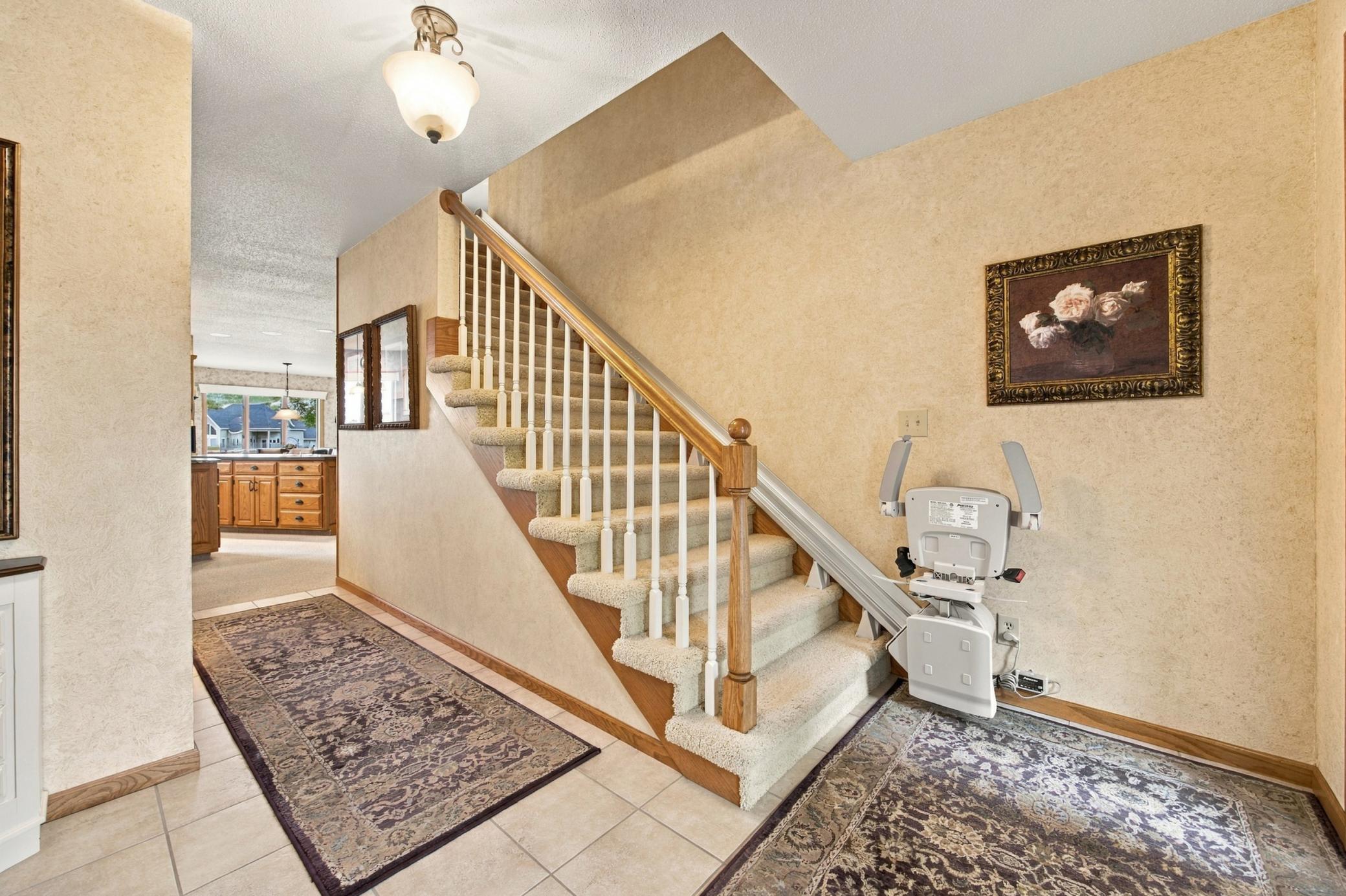 1987 single family home for sale at 2825 27th Street S in Fargo, ND — 5 bed, 4 bath (photo 6 of 50)