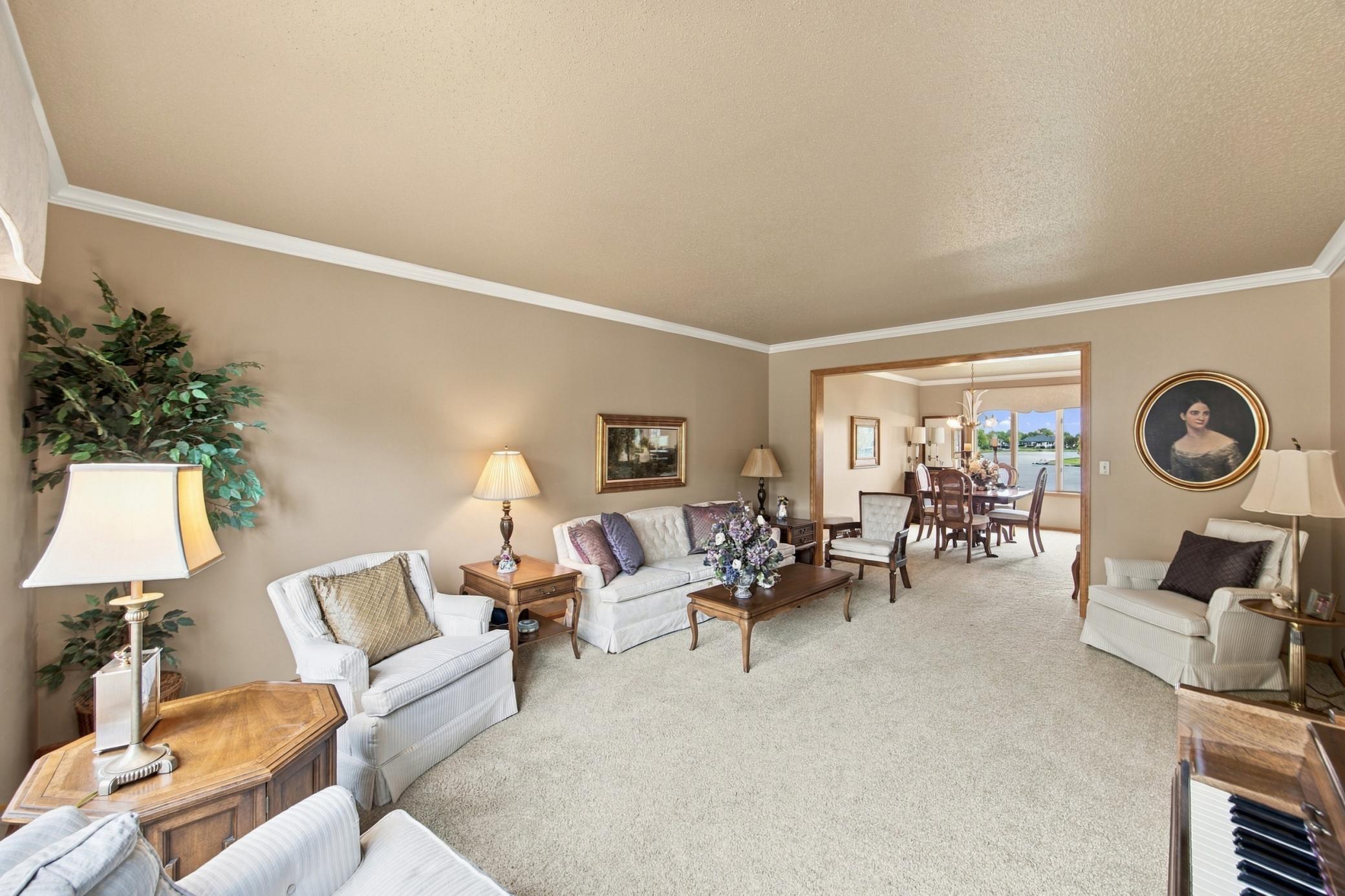 1987 single family home for sale at 2825 27th Street S in Fargo, ND — 5 bed, 4 bath (photo 7 of 50)