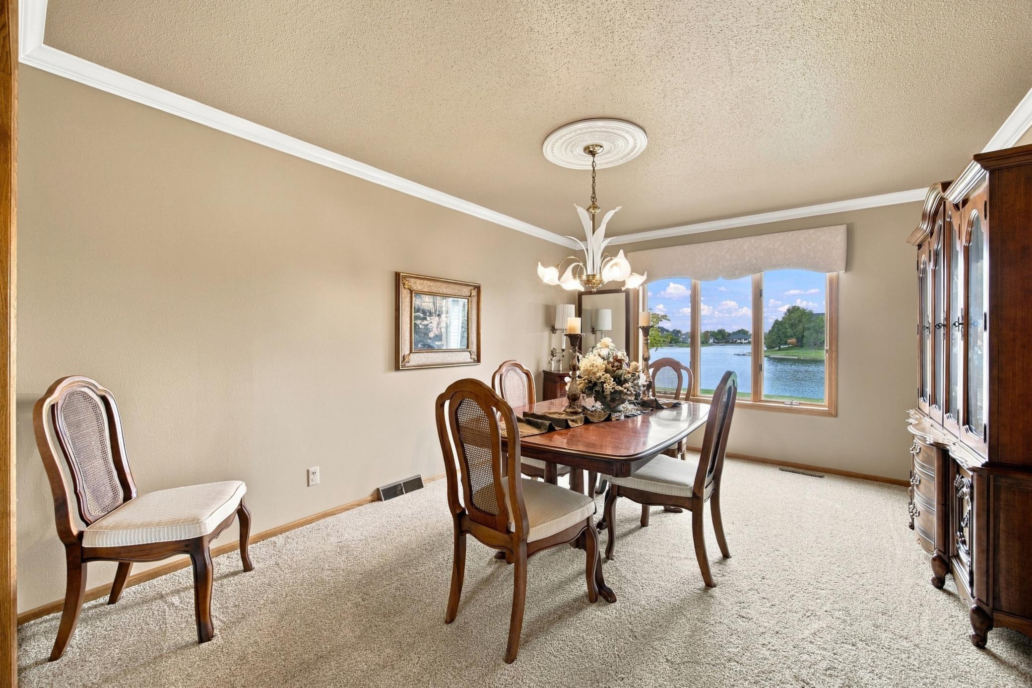 1987 single family home for sale at 2825 27th Street S in Fargo, ND — 5 bed, 4 bath (photo 9 of 50)