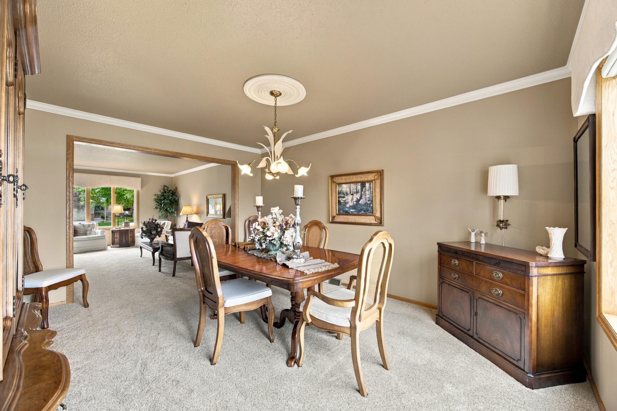 1987 single family home for sale at 2825 27th Street S in Fargo, ND — 5 bed, 4 bath (photo 10 of 50)