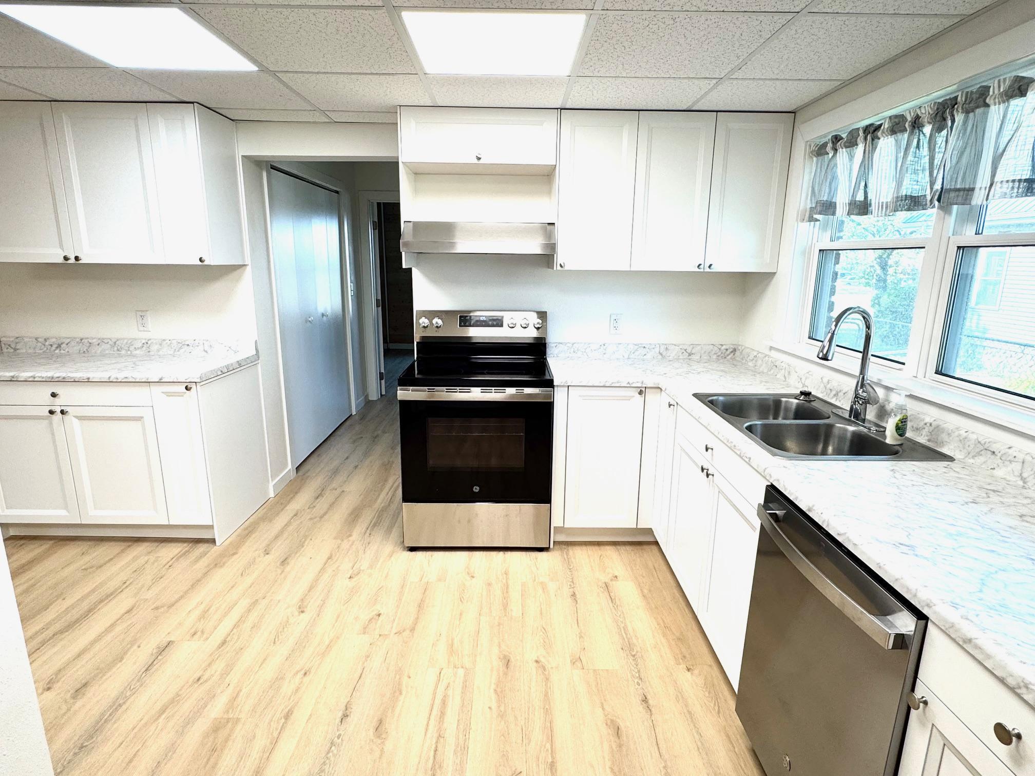 1920 single family home for sale at 117 Zeh Street W in Thief River Falls, MN — 5 bed, 3 bath (photo 2 of 23)
