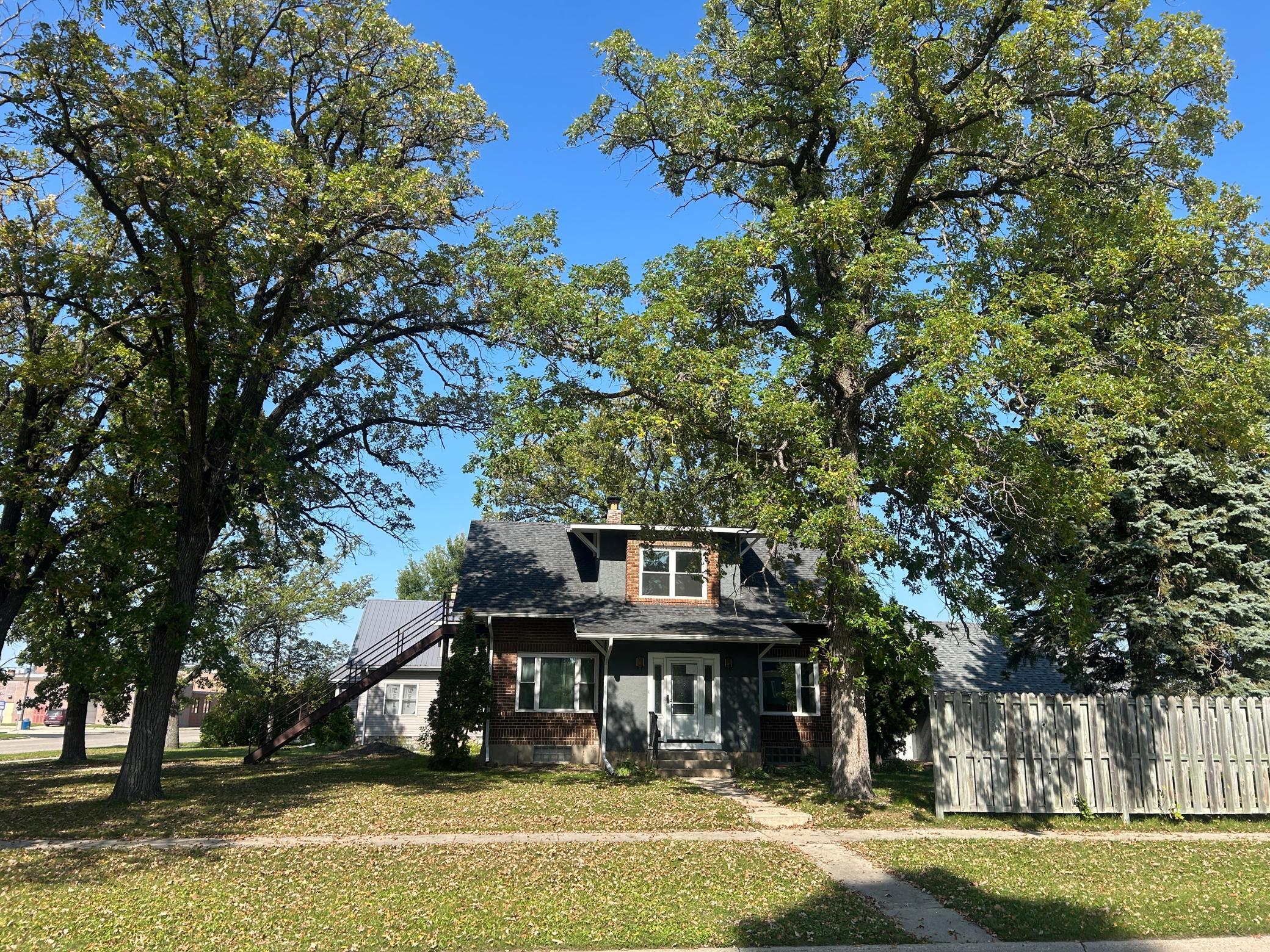 1920 single family home for sale at 117 Zeh Street W in Thief River Falls, MN — 5 bed, 3 bath (photo 22 of 23)