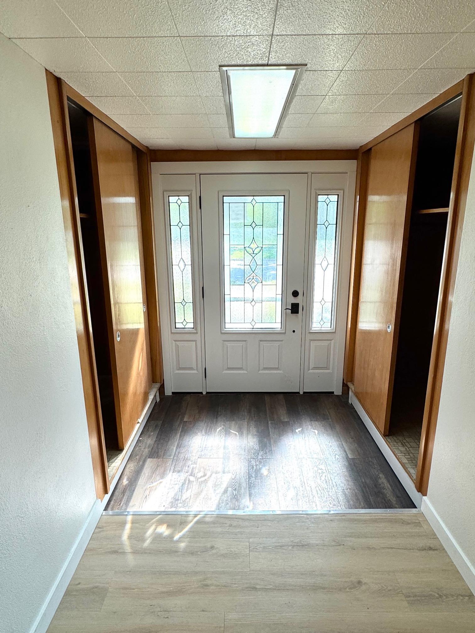 1920 single family home for sale at 117 Zeh Street W in Thief River Falls, MN — 5 bed, 3 bath (photo 5 of 23)