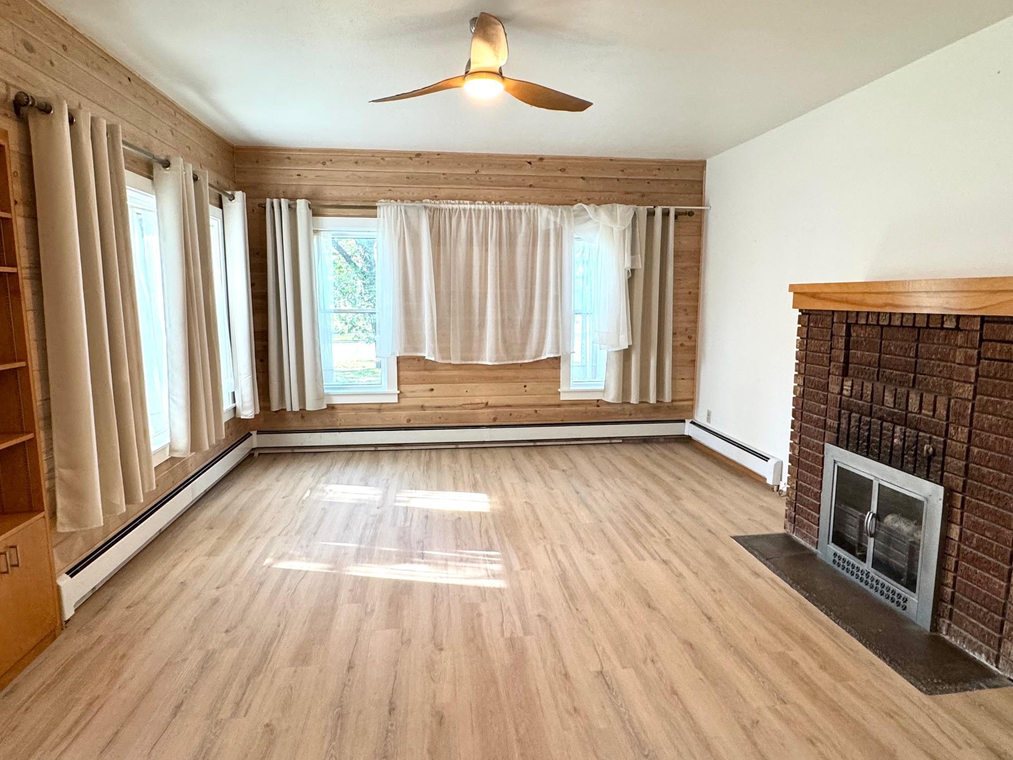1920 single family home for sale at 117 Zeh Street W in Thief River Falls, MN — 5 bed, 3 bath (photo 8 of 23)