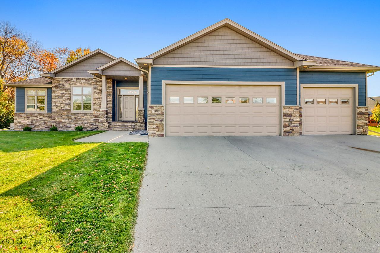 2008 single family home for sale at 5888 26th Street S in Fargo, ND — 6 bed, 4 bath (photo 2 of 73)