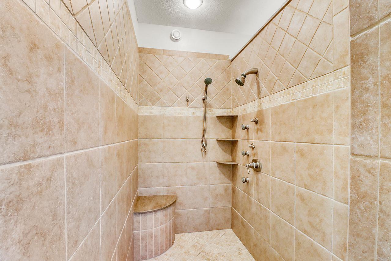 2008 single family home for sale at 5888 26th Street S in Fargo, ND — 6 bed, 4 bath (photo 30 of 73)