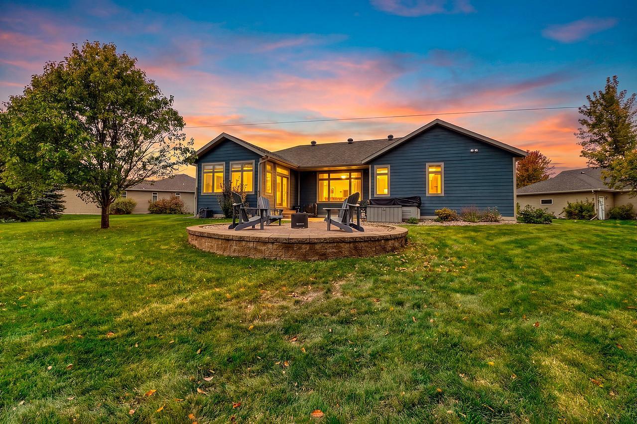 2008 single family home for sale at 5888 26th Street S in Fargo, ND — 6 bed, 4 bath (photo 4 of 73)