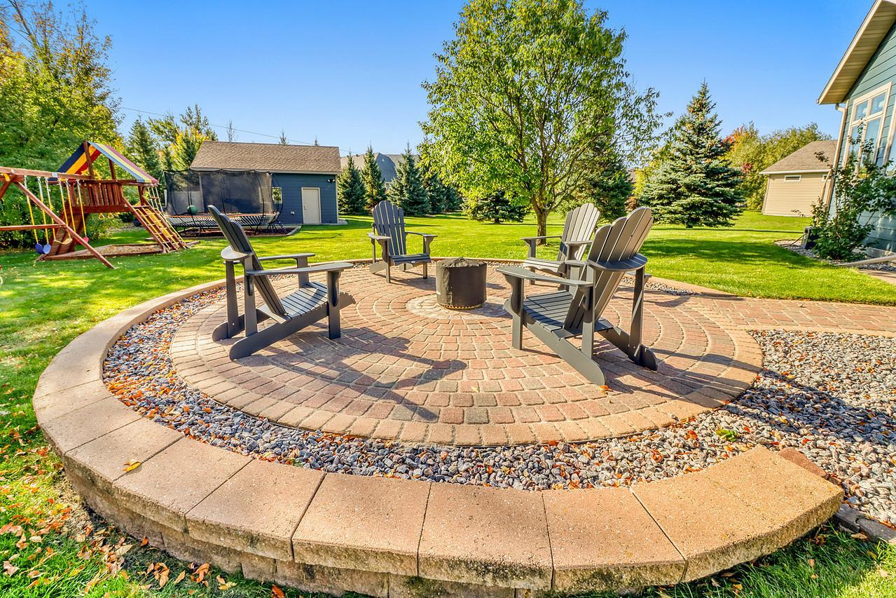 2008 single family home for sale at 5888 26th Street S in Fargo, ND — 6 bed, 4 bath (photo 5 of 73)