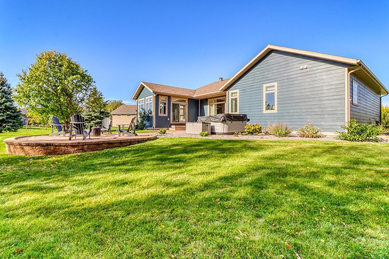 2008 single family home for sale at 5888 26th Street S in Fargo, ND — 6 bed, 4 bath (photo 8 of 73)