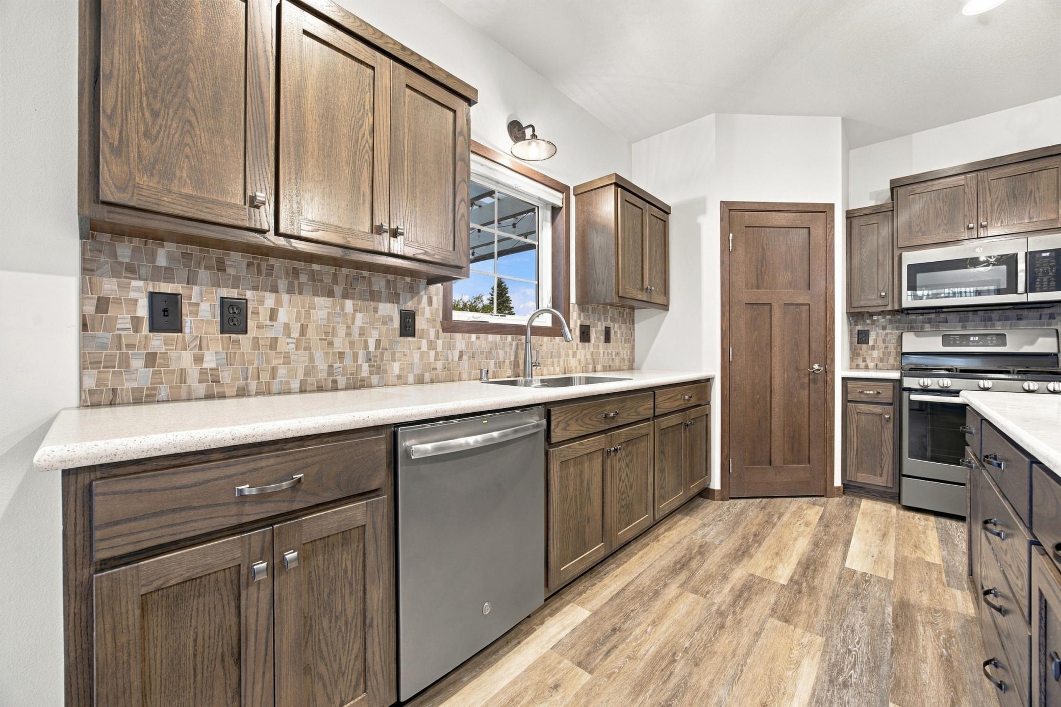 2018 single family home for sale at 3613 30TH Street S in Moorhead, MN — 3 bed, 2 bath (photo 15 of 52)