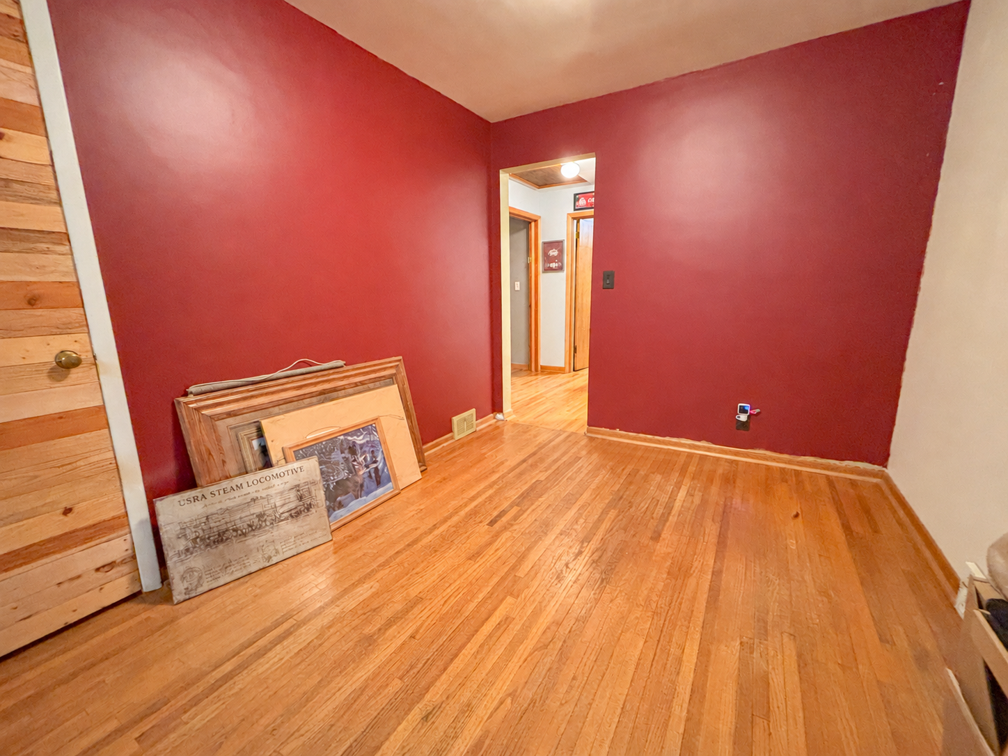 1952 single family home for sale at 81 4th Avenue N in Wahpeton, ND — 3 bed, 2 bath (photo 11 of 45)