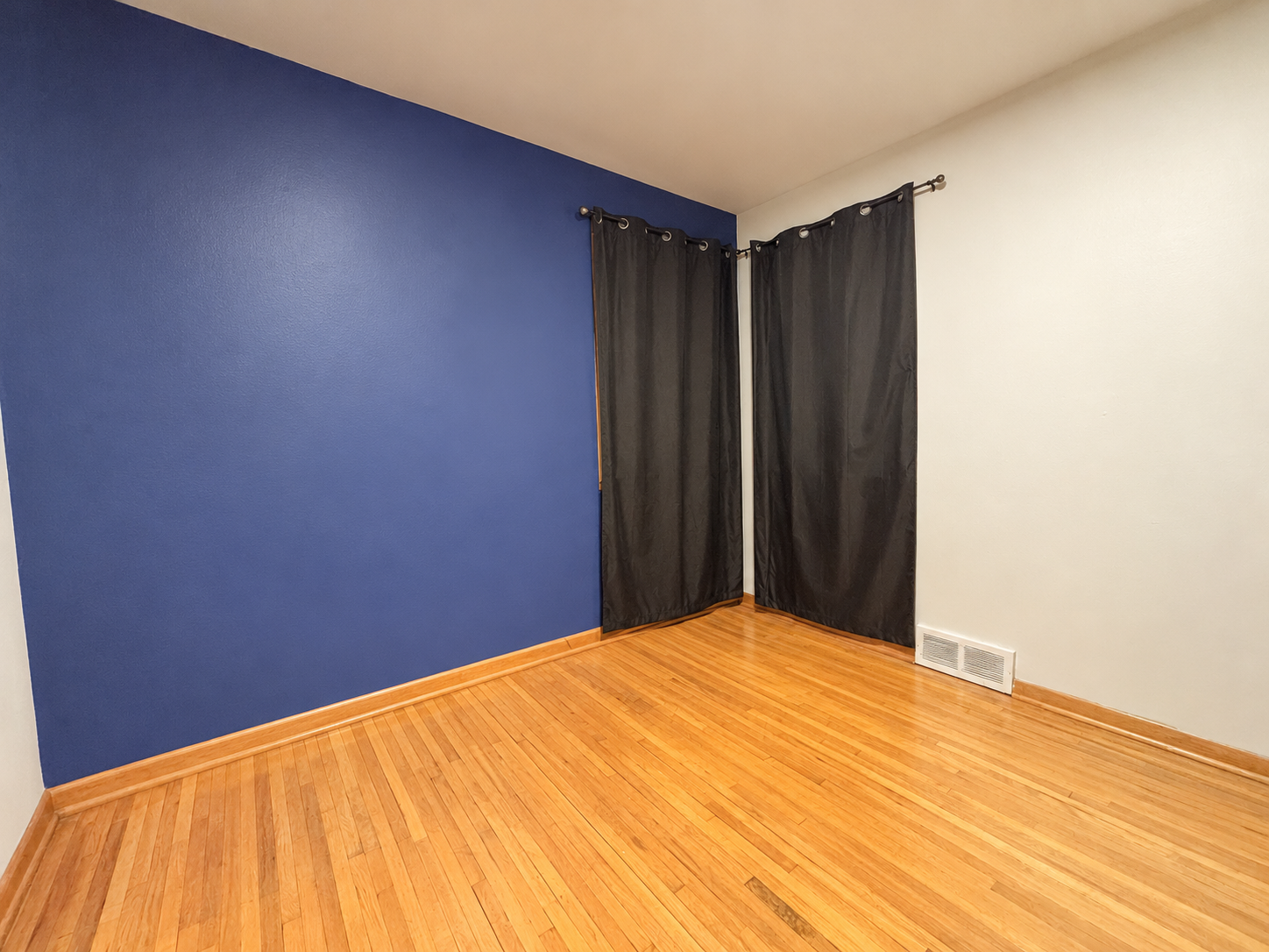 1952 single family home for sale at 81 4th Avenue N in Wahpeton, ND — 3 bed, 2 bath (photo 16 of 45)