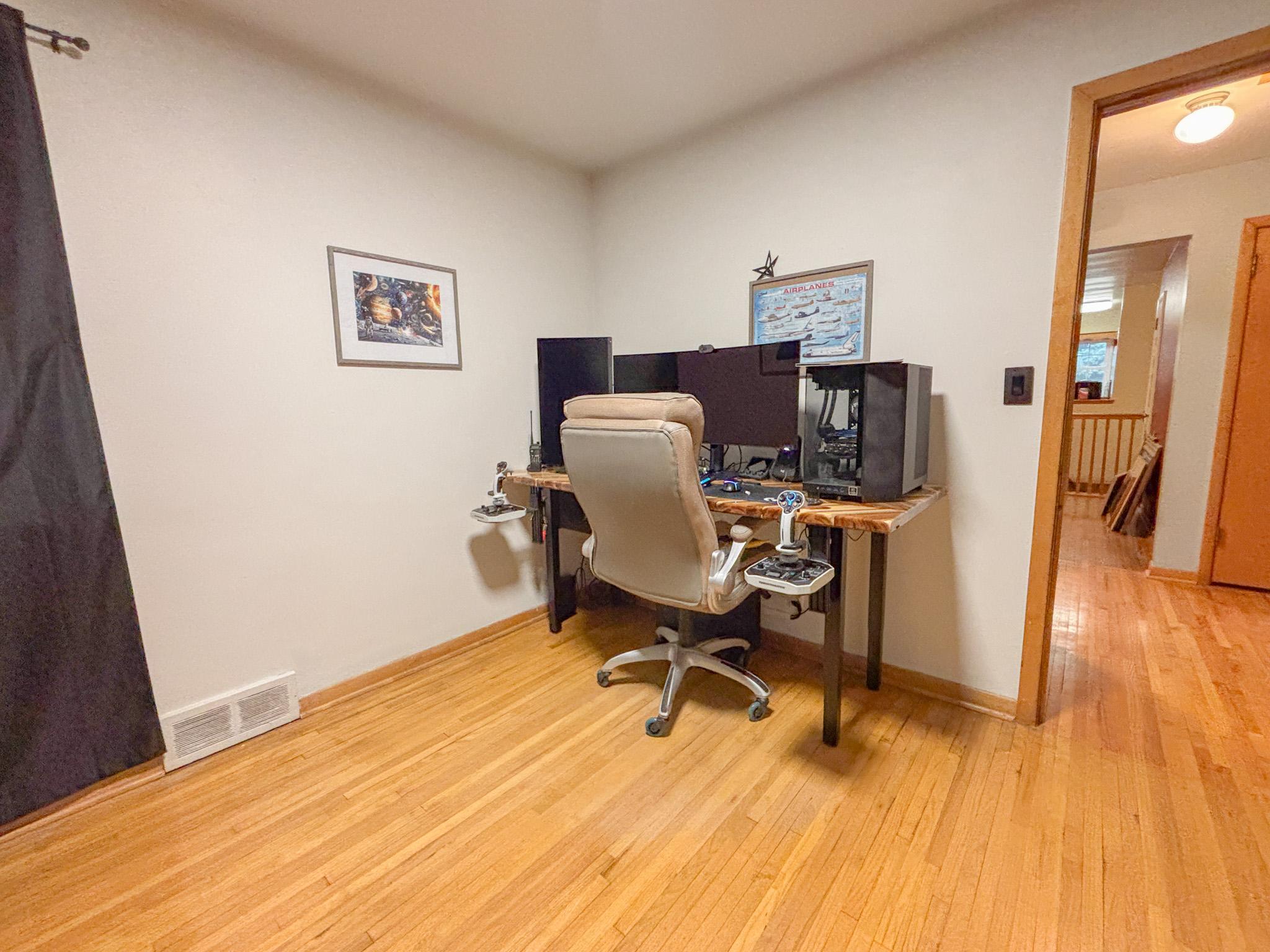 1952 single family home for sale at 81 4th Avenue N in Wahpeton, ND — 3 bed, 2 bath (photo 17 of 45)
