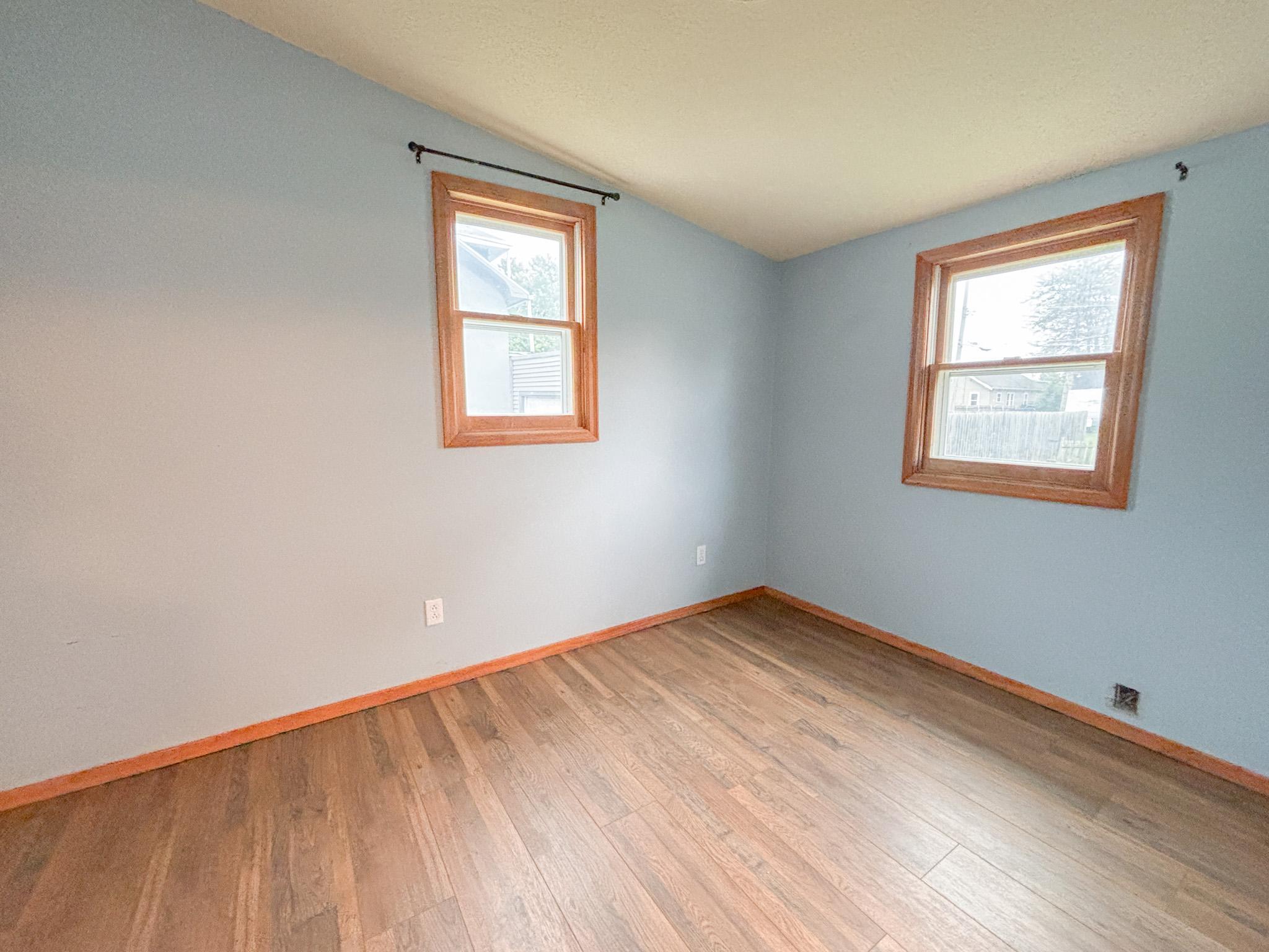 1952 single family home for sale at 81 4th Avenue N in Wahpeton, ND — 3 bed, 2 bath (photo 19 of 45)