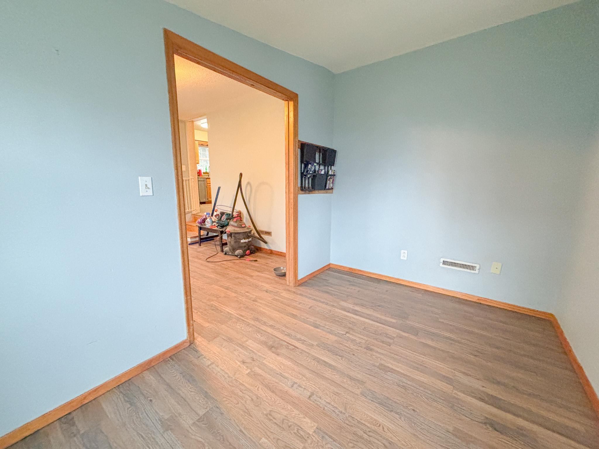 1952 single family home for sale at 81 4th Avenue N in Wahpeton, ND — 3 bed, 2 bath (photo 20 of 45)