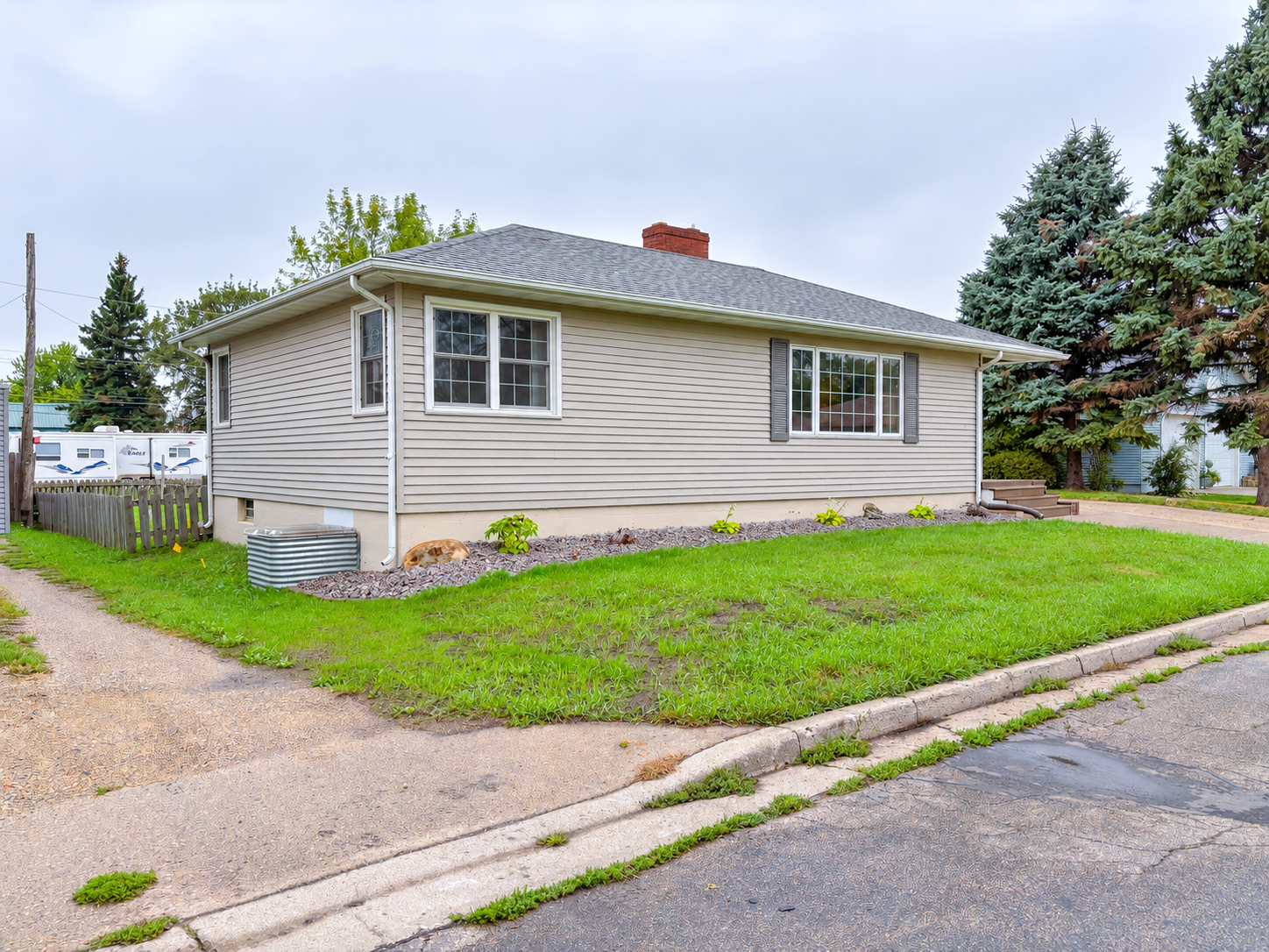 1952 single family home for sale at 81 4th Avenue N in Wahpeton, ND — 3 bed, 2 bath (photo 40 of 45)