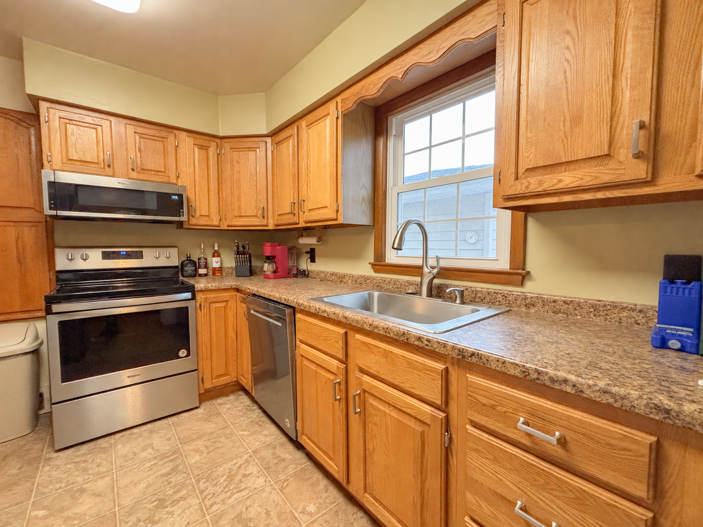 1952 single family home for sale at 81 4th Avenue N in Wahpeton, ND — 3 bed, 2 bath (photo 6 of 45)