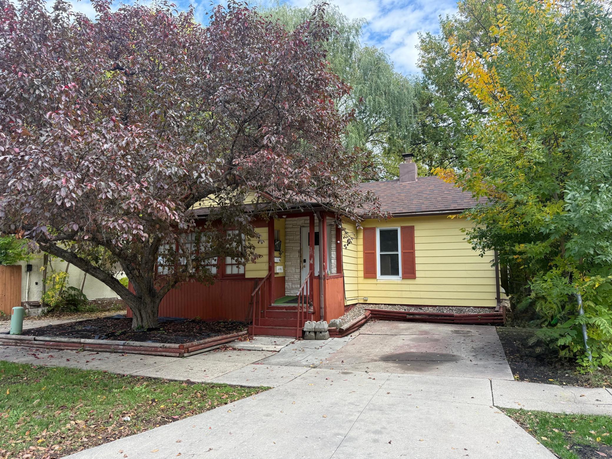 1904 single family home for sale at 112 15th Street S in Fargo, ND — 2 bed, 1 bath