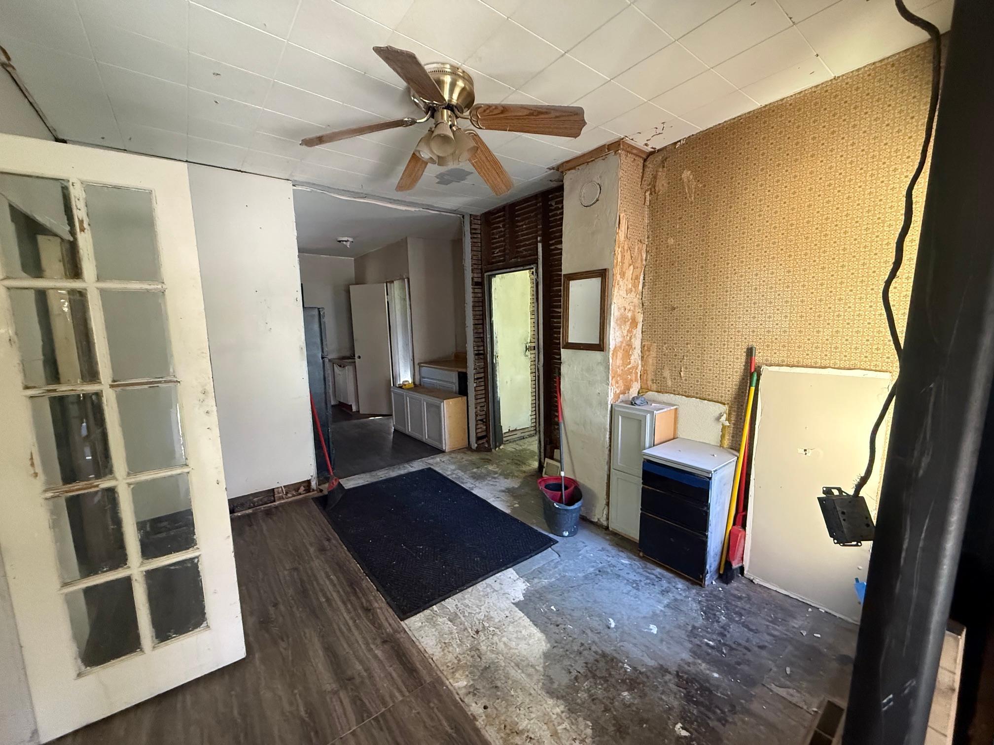 1904 single family home for sale at 112 15th Street S in Fargo, ND — 2 bed, 1 bath (photo 2 of 10)