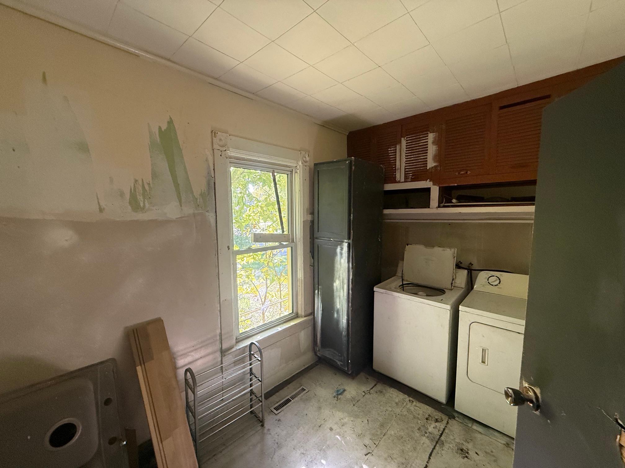 1904 single family home for sale at 112 15th Street S in Fargo, ND — 2 bed, 1 bath (photo 5 of 10)