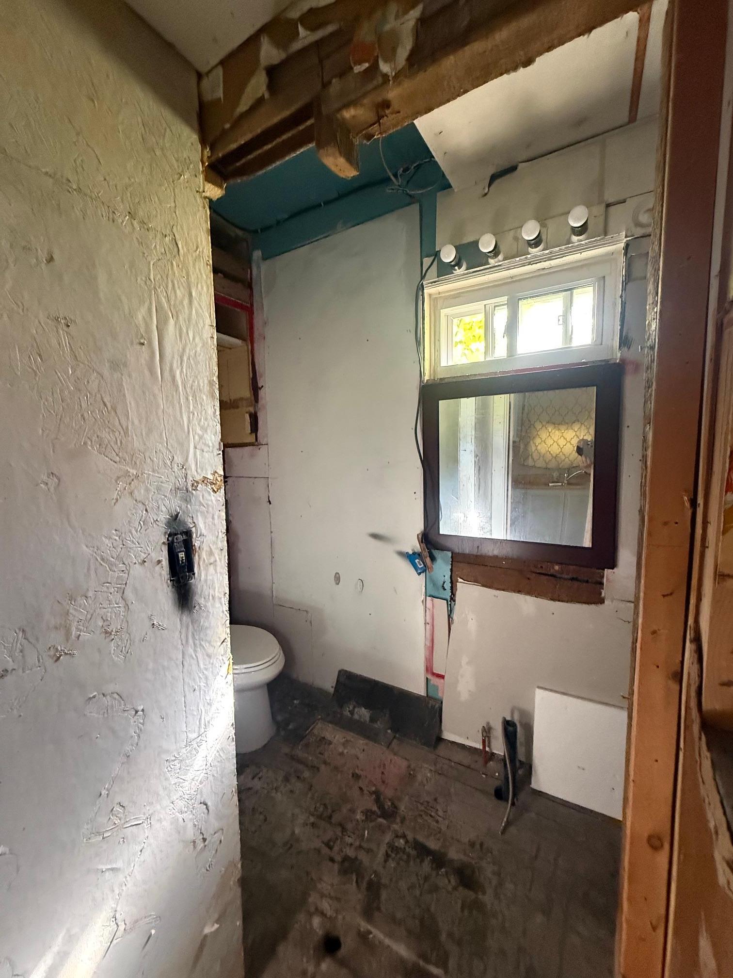 1904 single family home for sale at 112 15th Street S in Fargo, ND — 2 bed, 1 bath (photo 6 of 10)