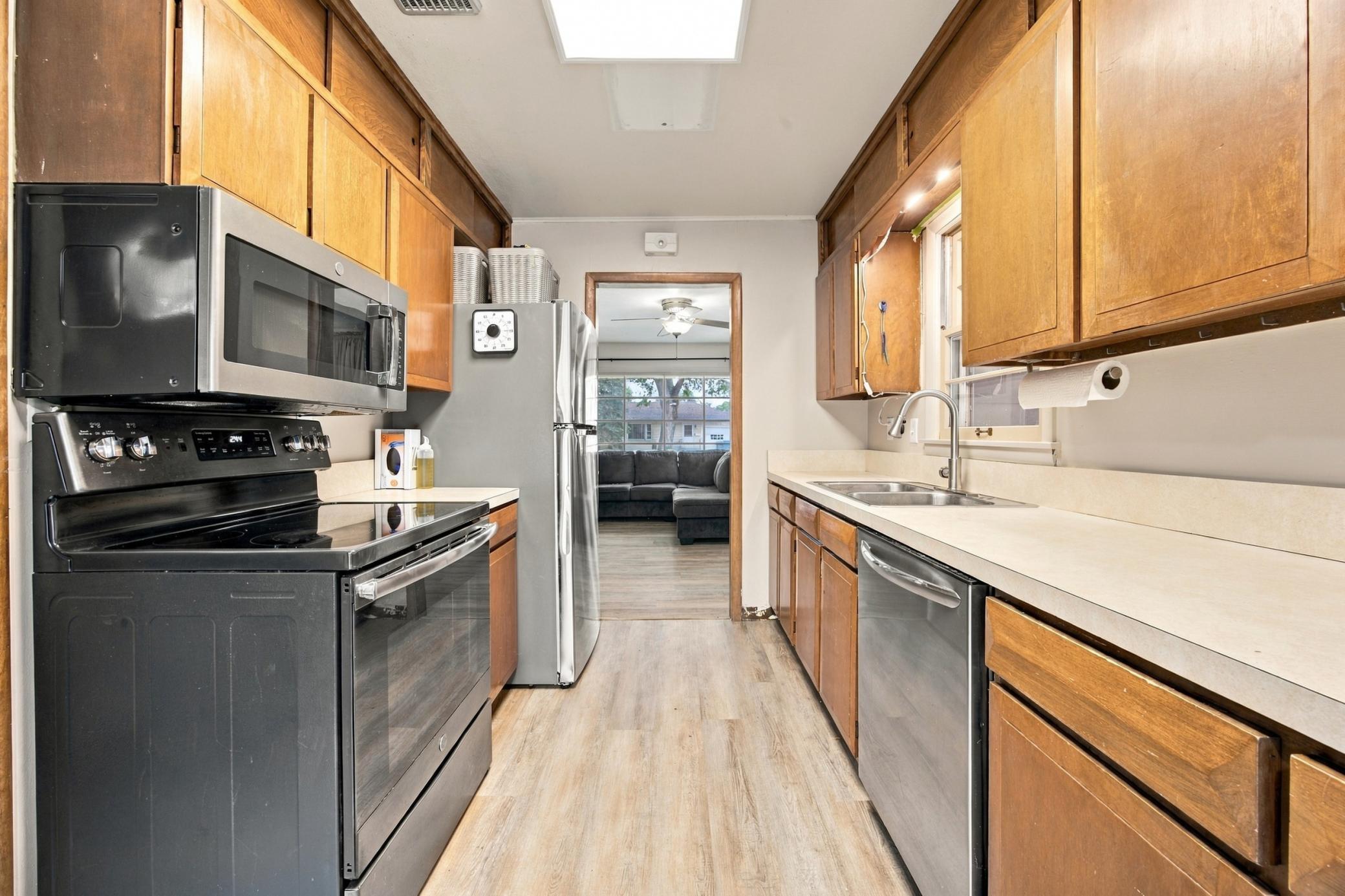 1952 single family home for sale at 48 17th Avenue N in Fargo, ND — 3 bed, 2 bath (photo 13 of 37)