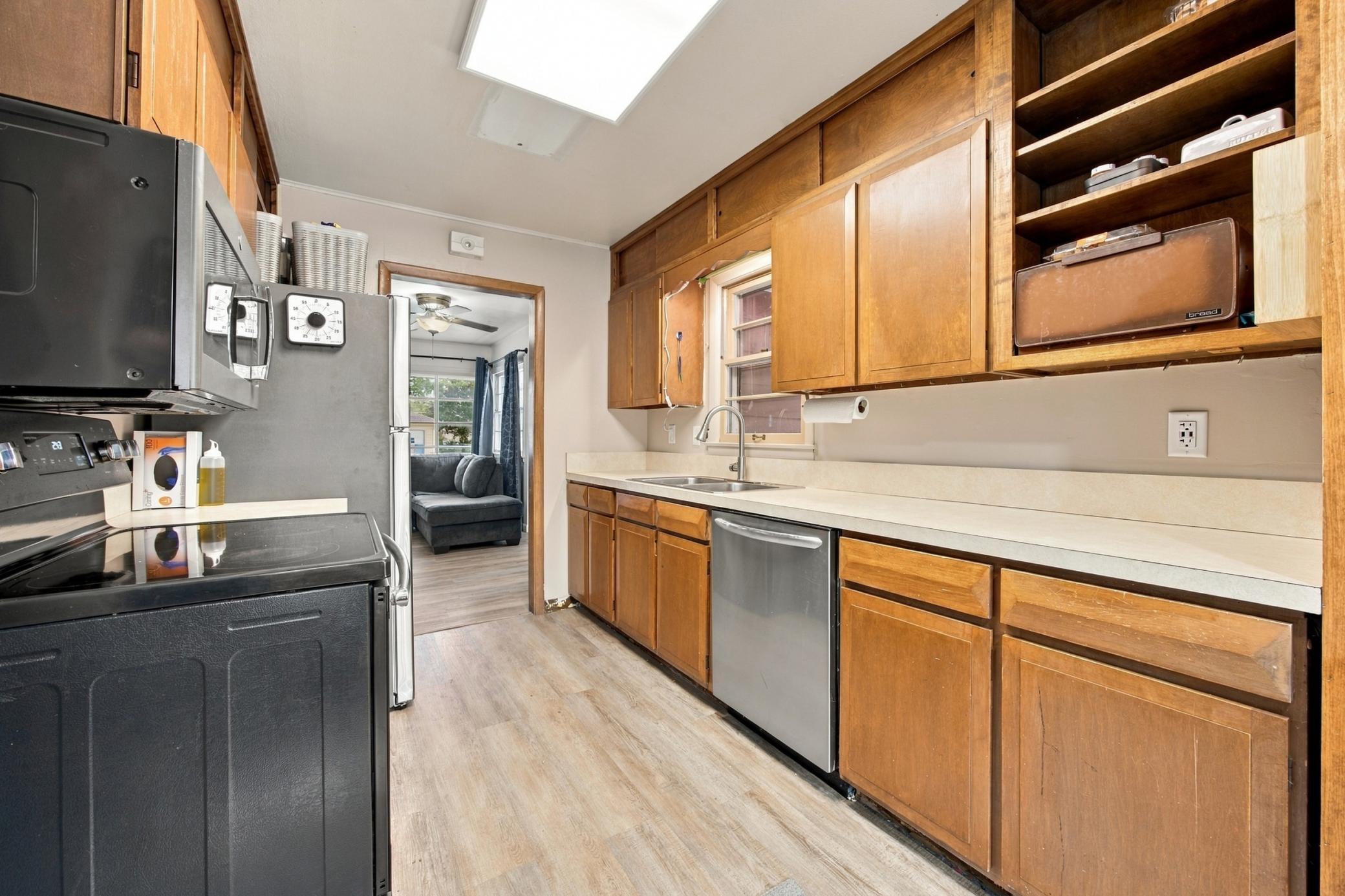 1952 single family home for sale at 48 17th Avenue N in Fargo, ND — 3 bed, 2 bath (photo 14 of 37)
