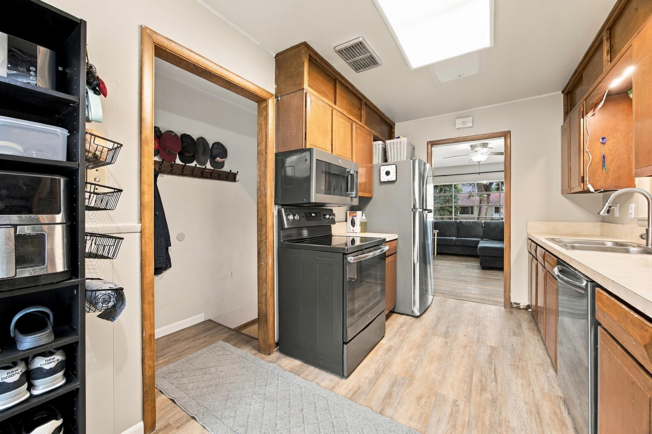 1952 single family home for sale at 48 17th Avenue N in Fargo, ND — 3 bed, 2 bath (photo 15 of 37)