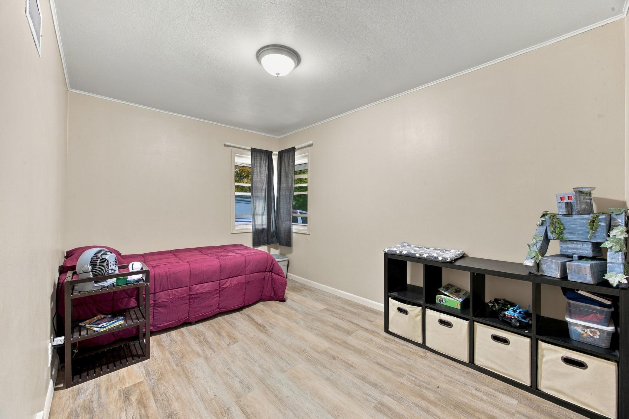 1952 single family home for sale at 48 17th Avenue N in Fargo, ND — 3 bed, 2 bath (photo 16 of 37)