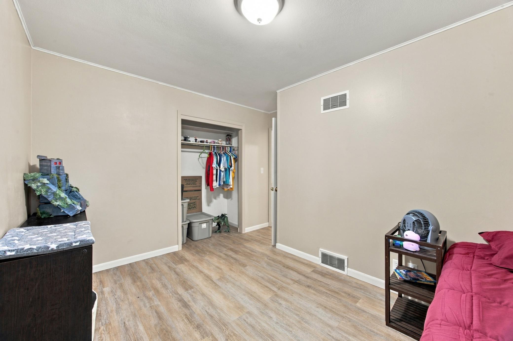 1952 single family home for sale at 48 17th Avenue N in Fargo, ND — 3 bed, 2 bath (photo 17 of 37)