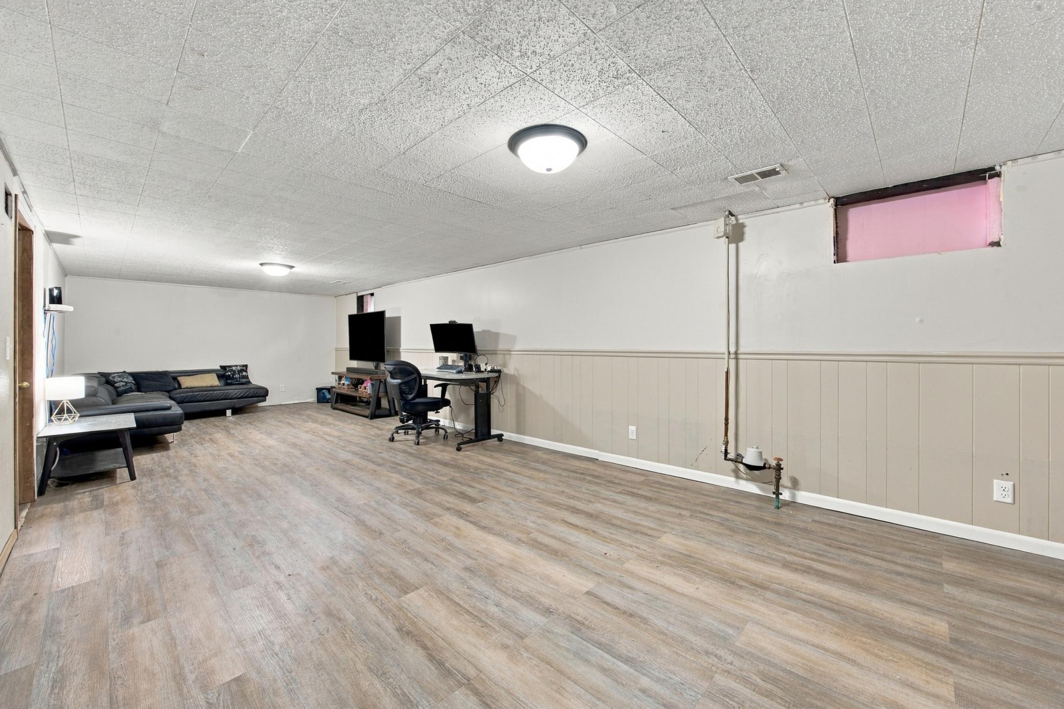 1952 single family home for sale at 48 17th Avenue N in Fargo, ND — 3 bed, 2 bath (photo 22 of 37)