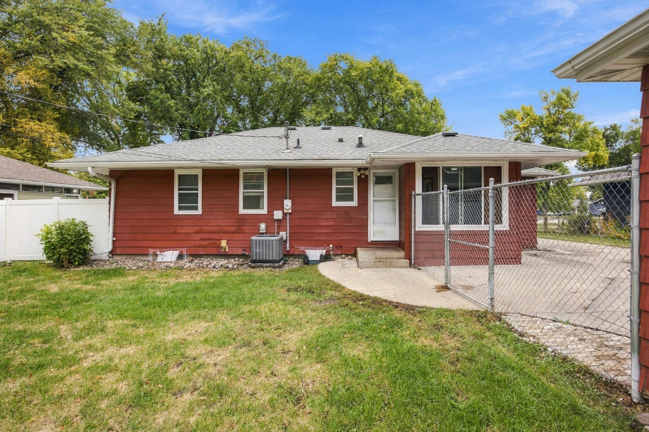 1952 single family home for sale at 48 17th Avenue N in Fargo, ND — 3 bed, 2 bath (photo 24 of 37)