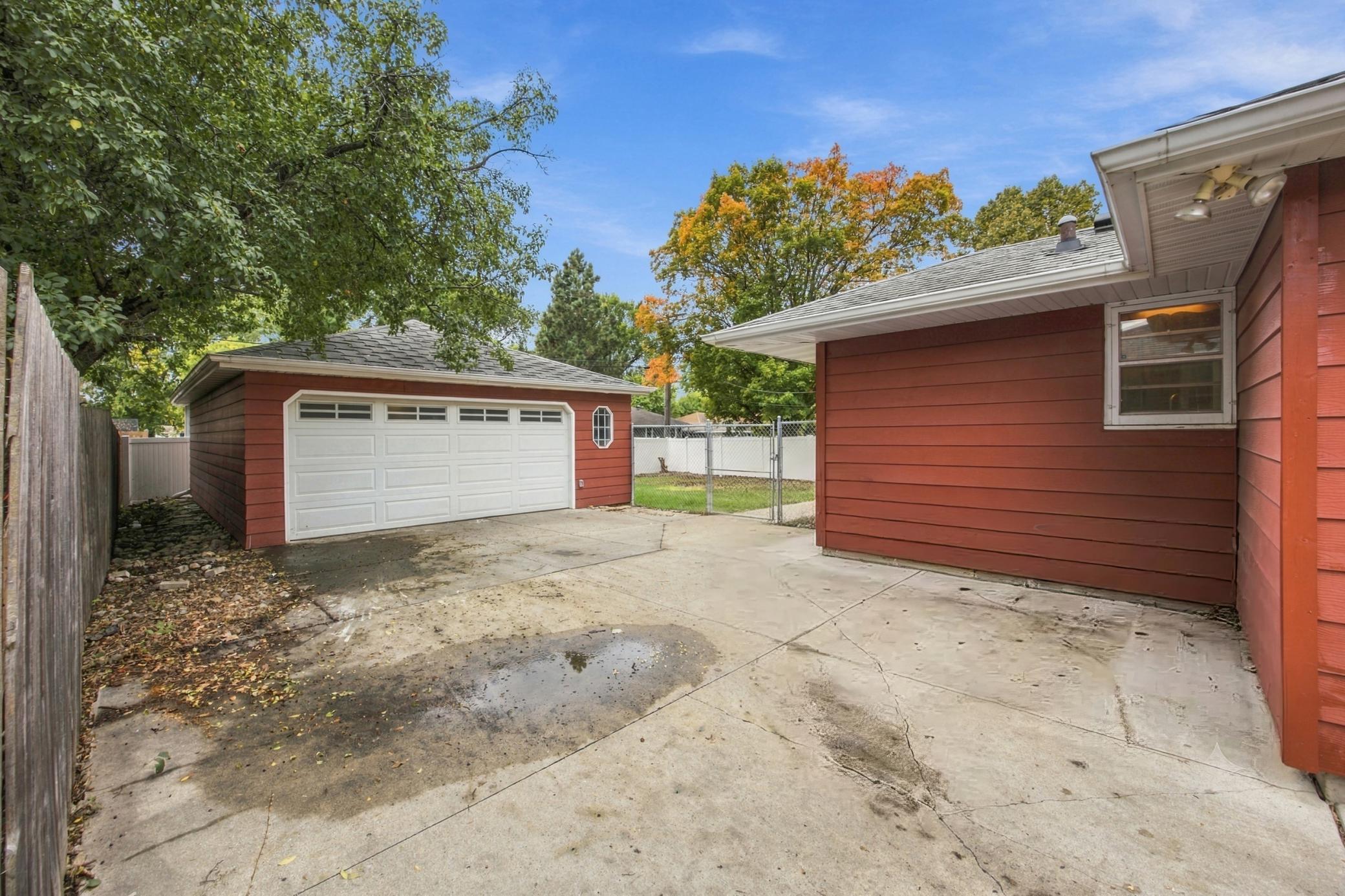 1952 single family home for sale at 48 17th Avenue N in Fargo, ND — 3 bed, 2 bath (photo 25 of 37)