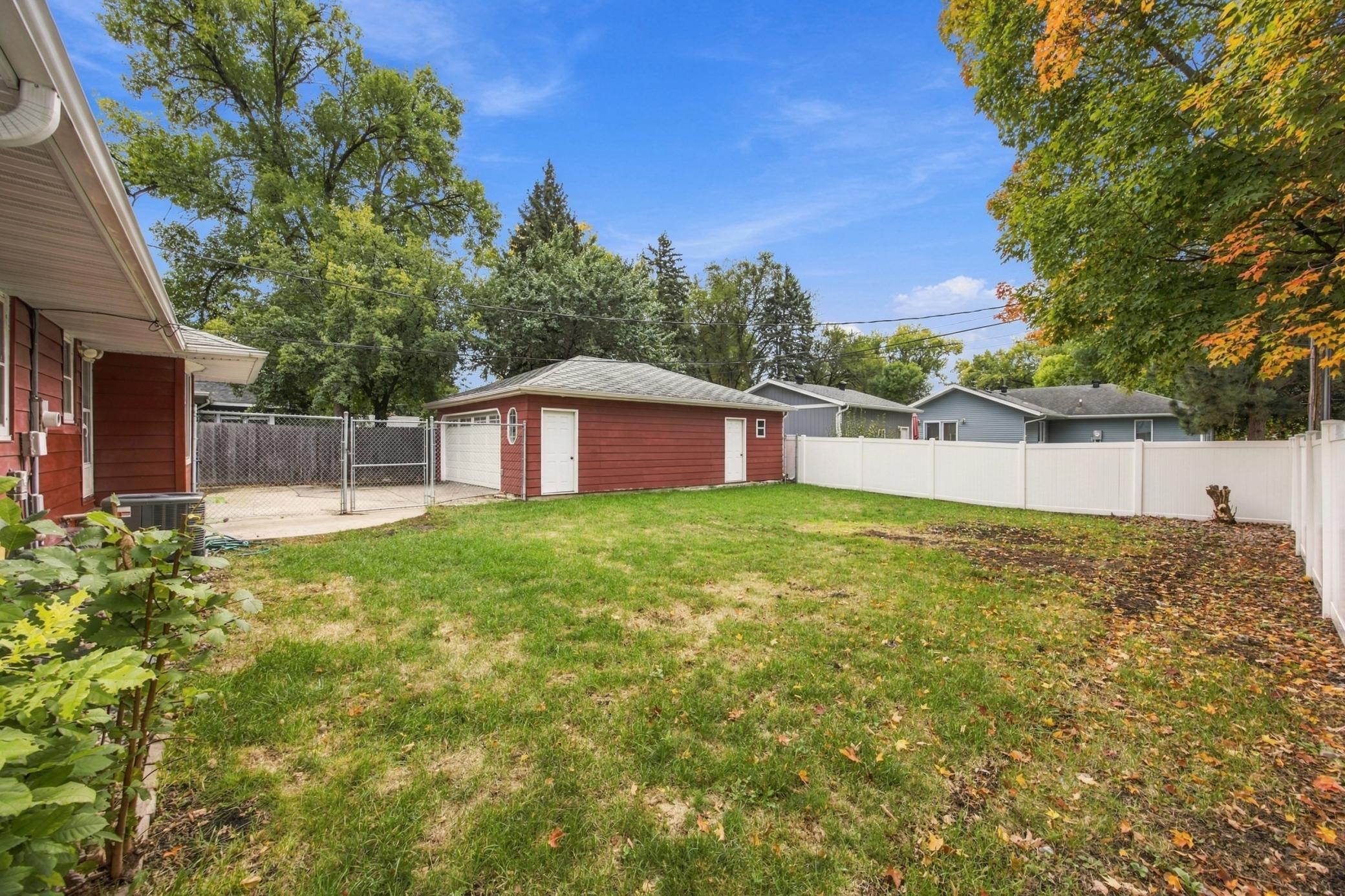 1952 single family home for sale at 48 17th Avenue N in Fargo, ND — 3 bed, 2 bath (photo 26 of 37)
