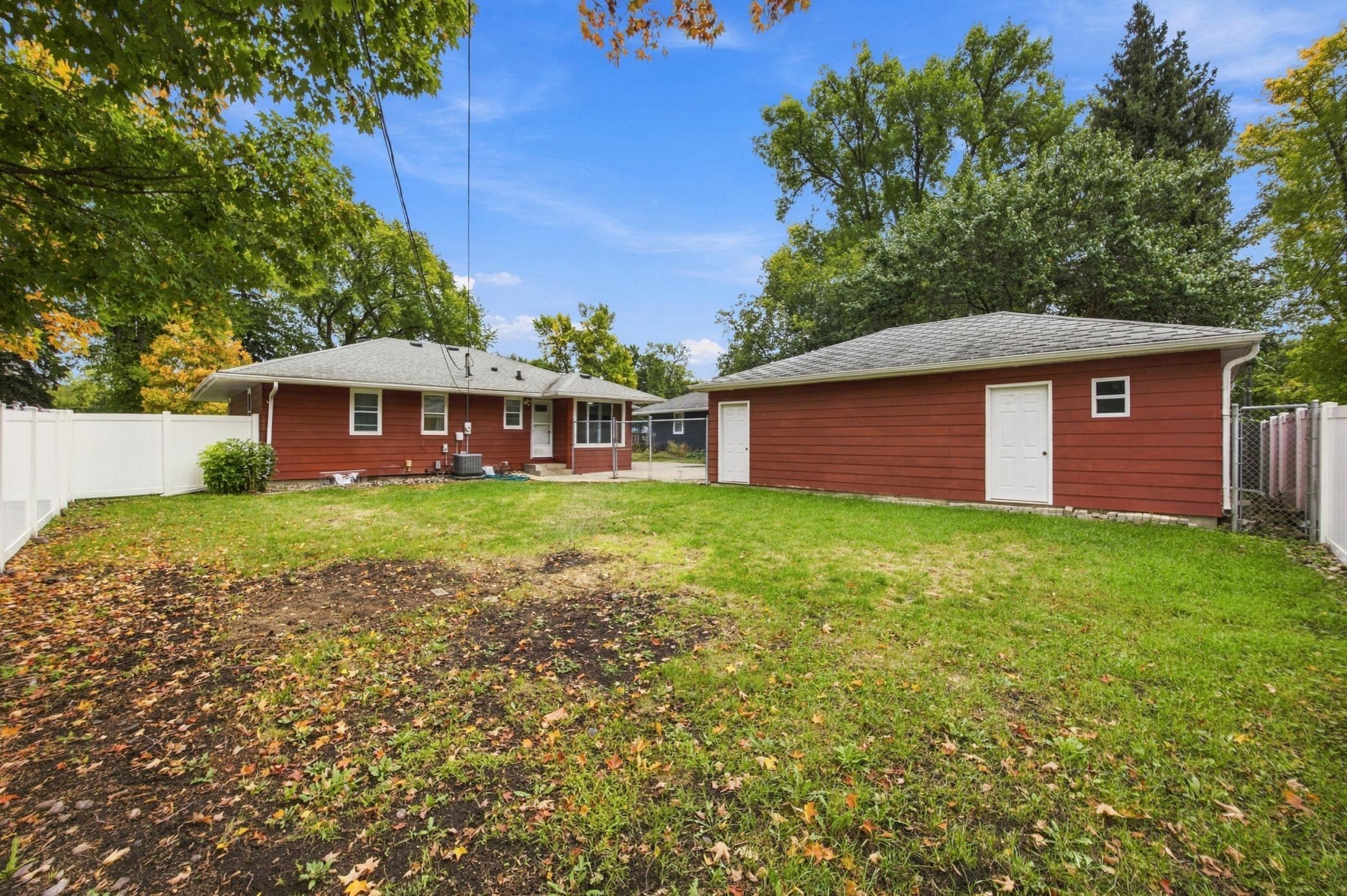 1952 single family home for sale at 48 17th Avenue N in Fargo, ND — 3 bed, 2 bath (photo 27 of 37)