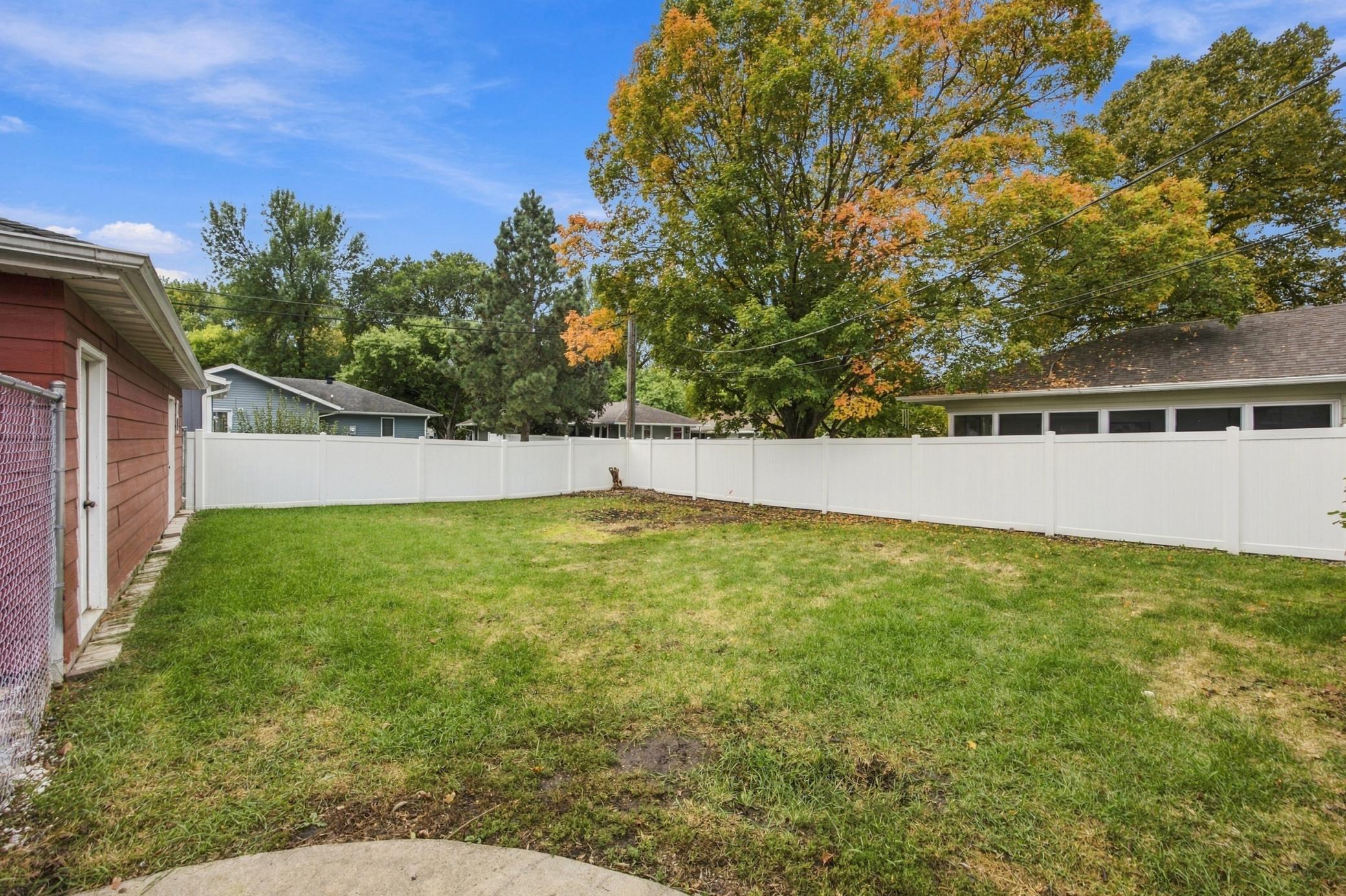 1952 single family home for sale at 48 17th Avenue N in Fargo, ND — 3 bed, 2 bath (photo 29 of 37)