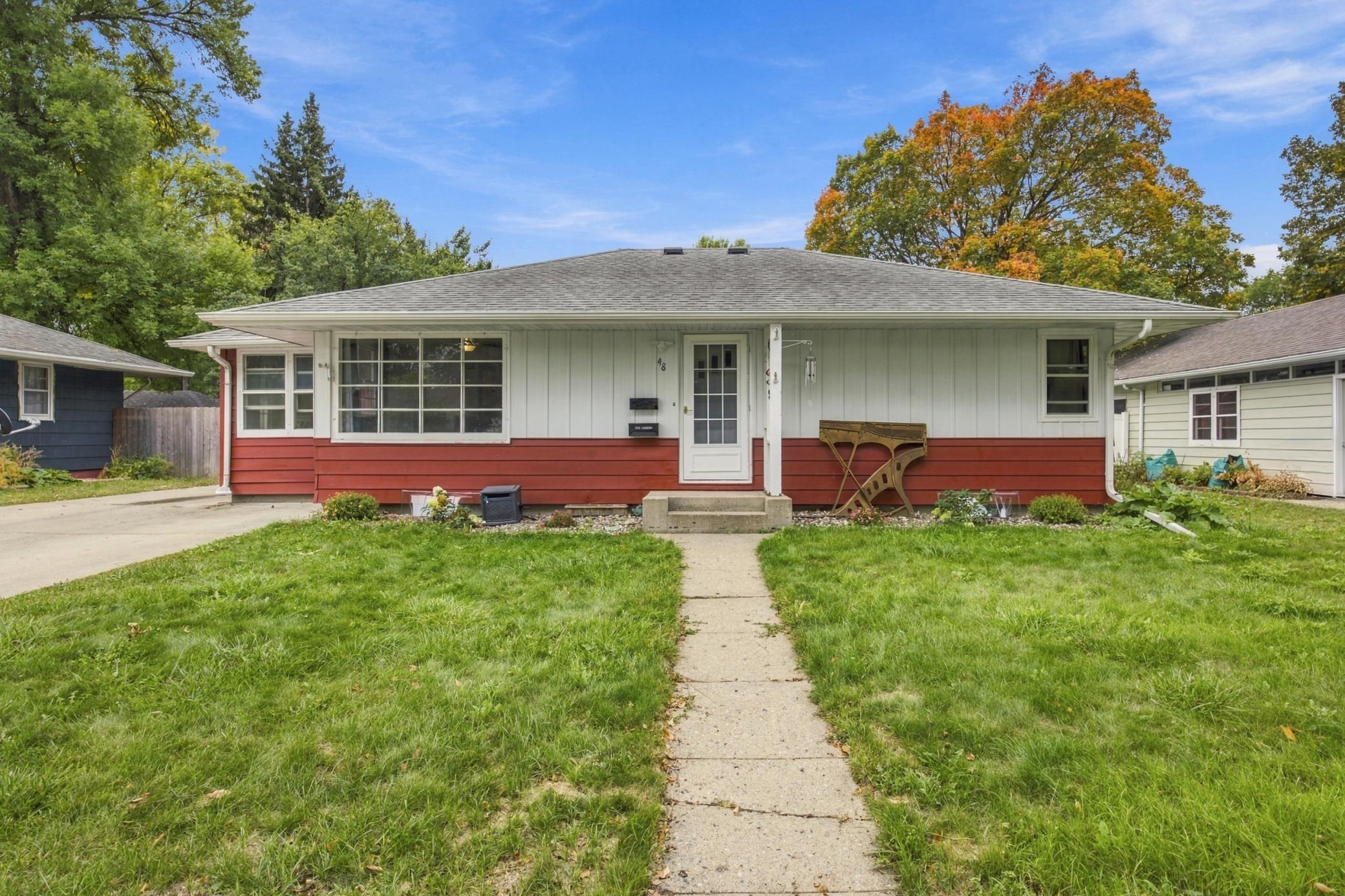 1952 single family home for sale at 48 17th Avenue N in Fargo, ND — 3 bed, 2 bath (photo 5 of 37)