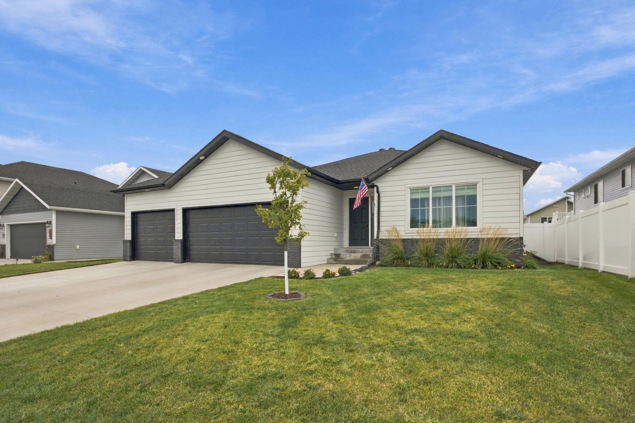 2021 single family home for sale at 7233 28th Street S in Fargo, ND — 4 bed, 3 bath (photo 2 of 29)