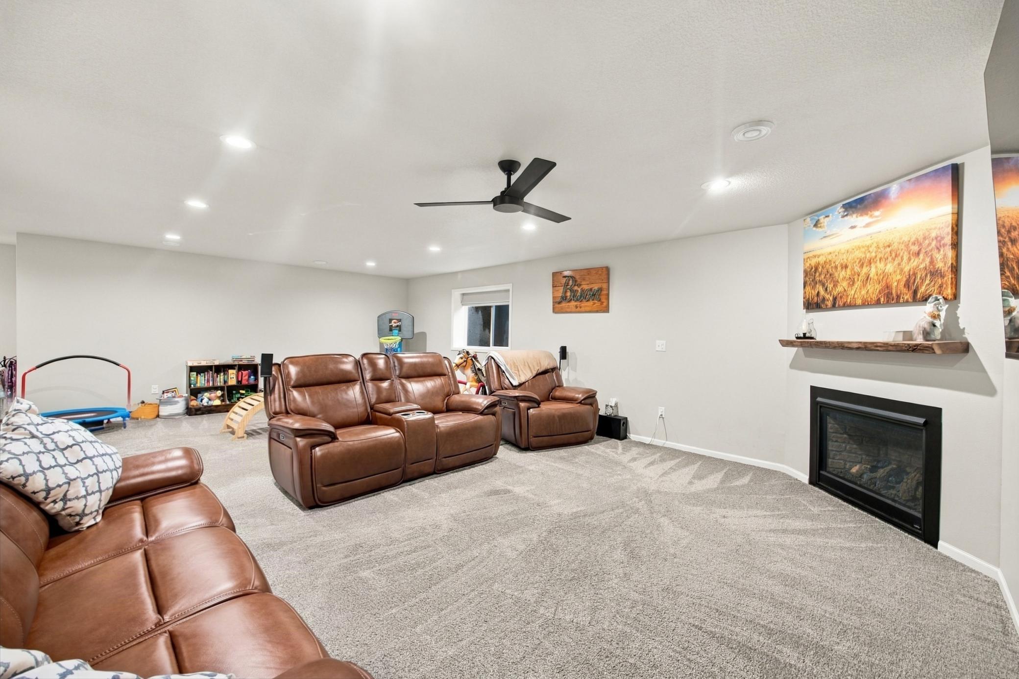 2021 single family home for sale at 7233 28th Street S in Fargo, ND — 4 bed, 3 bath (photo 20 of 29)