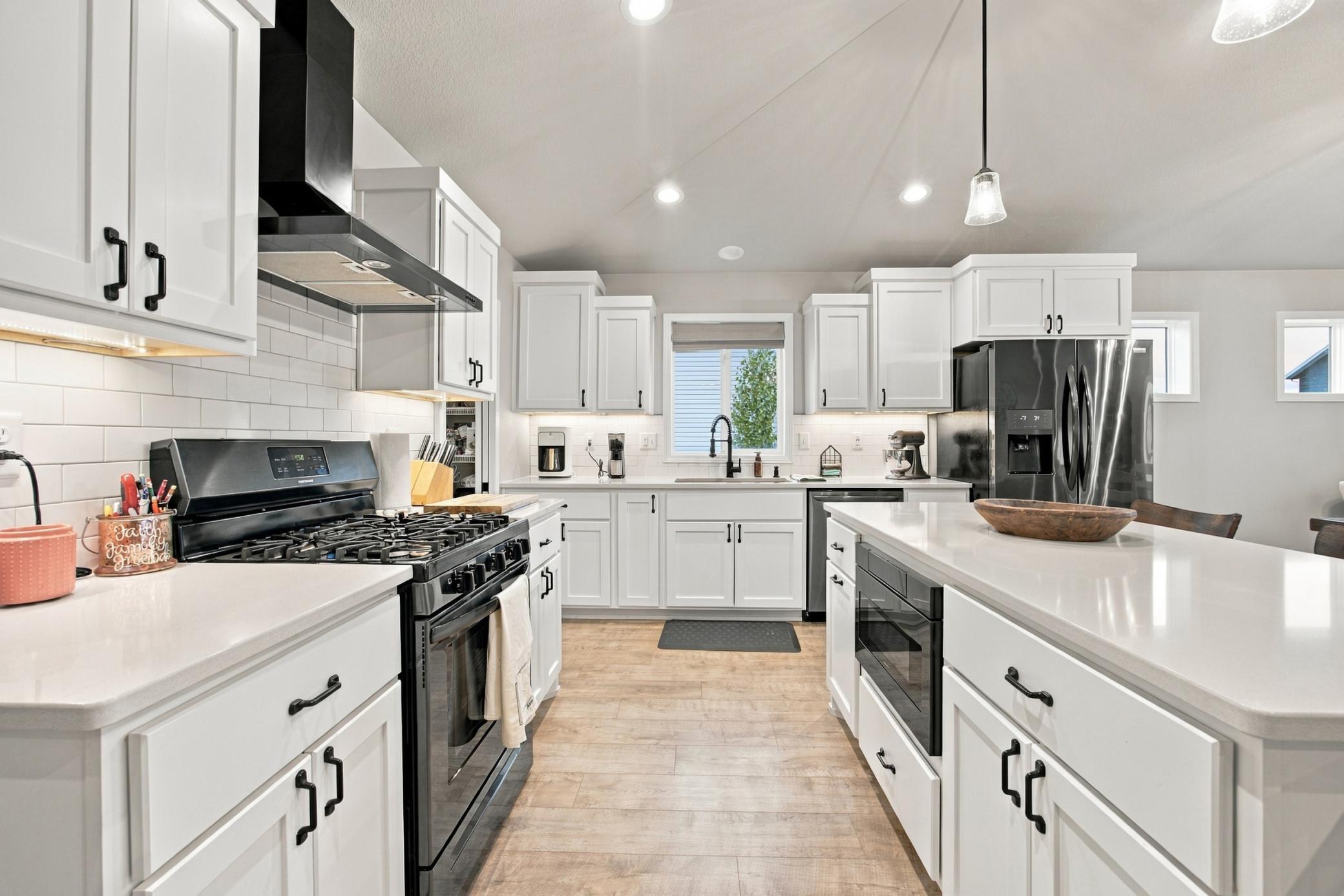 2021 single family home for sale at 7233 28th Street S in Fargo, ND — 4 bed, 3 bath (photo 6 of 29)