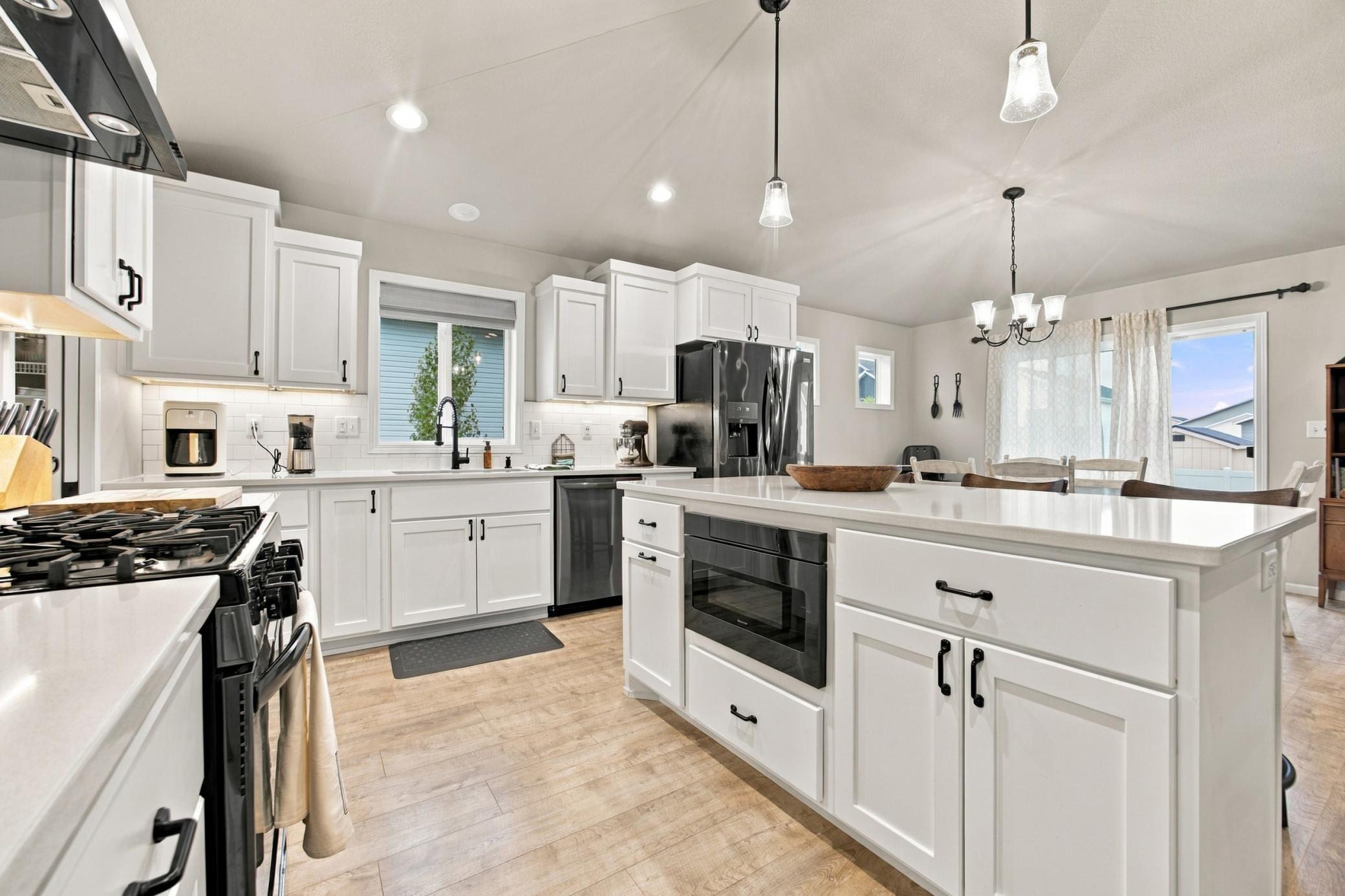 2021 single family home for sale at 7233 28th Street S in Fargo, ND — 4 bed, 3 bath (photo 8 of 29)