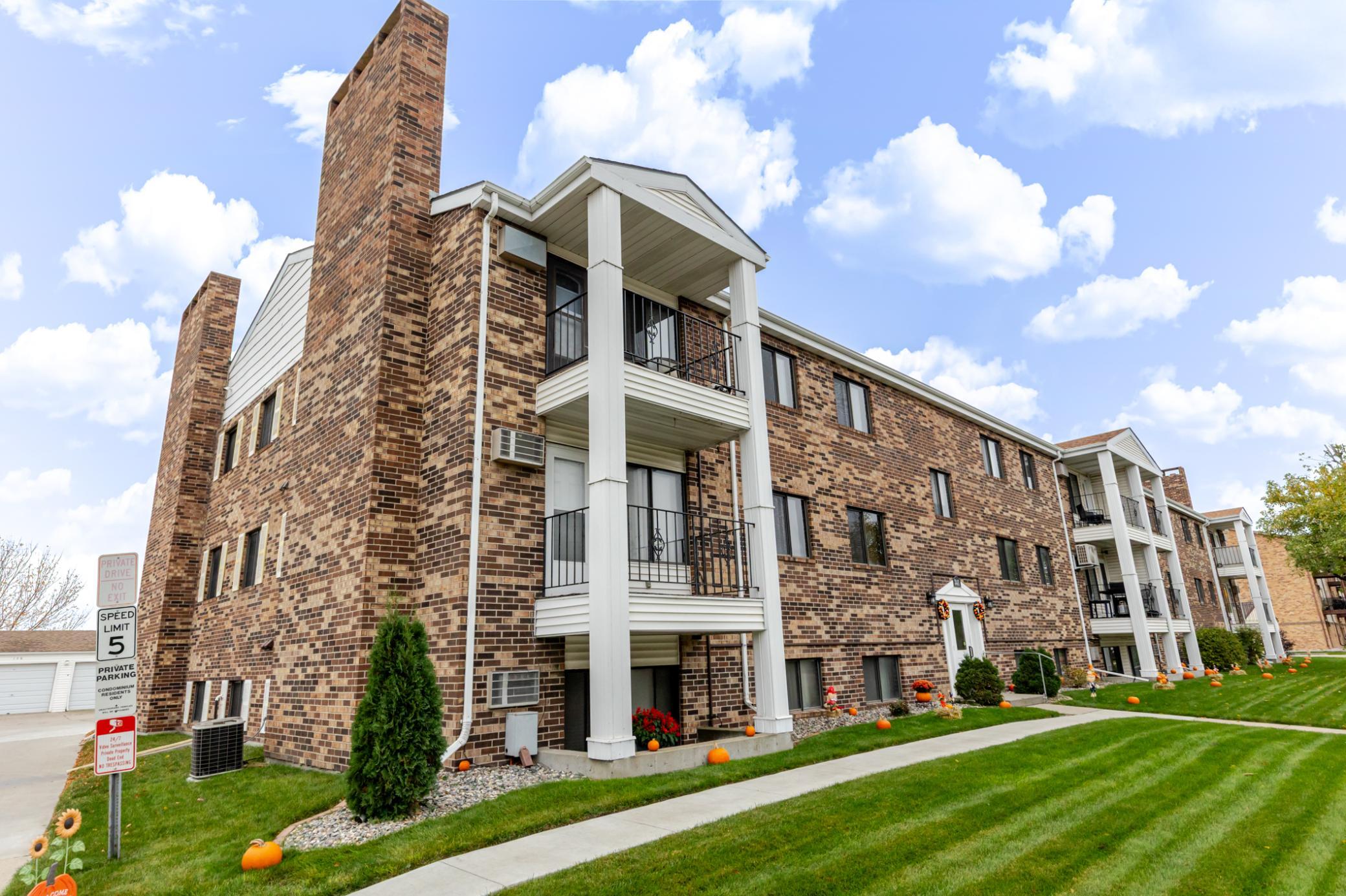 1980 condo for sale at 341 Prairiewood Circle S, Unit 207 in Fargo, ND — 2 bed, 2 bath
