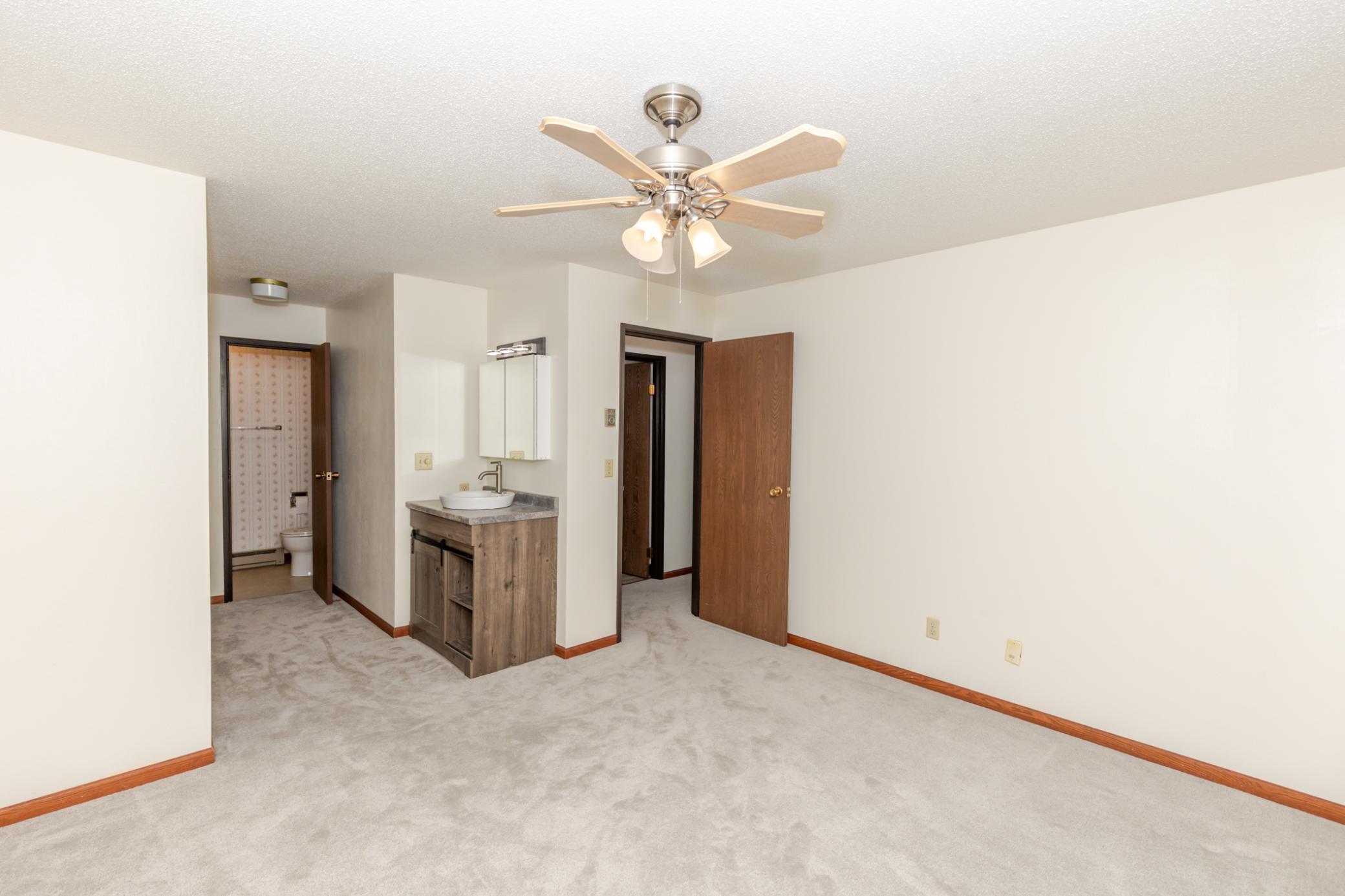1980 condo for sale at 341 Prairiewood Circle S, Unit 207 in Fargo, ND — 2 bed, 2 bath (photo 17 of 34)