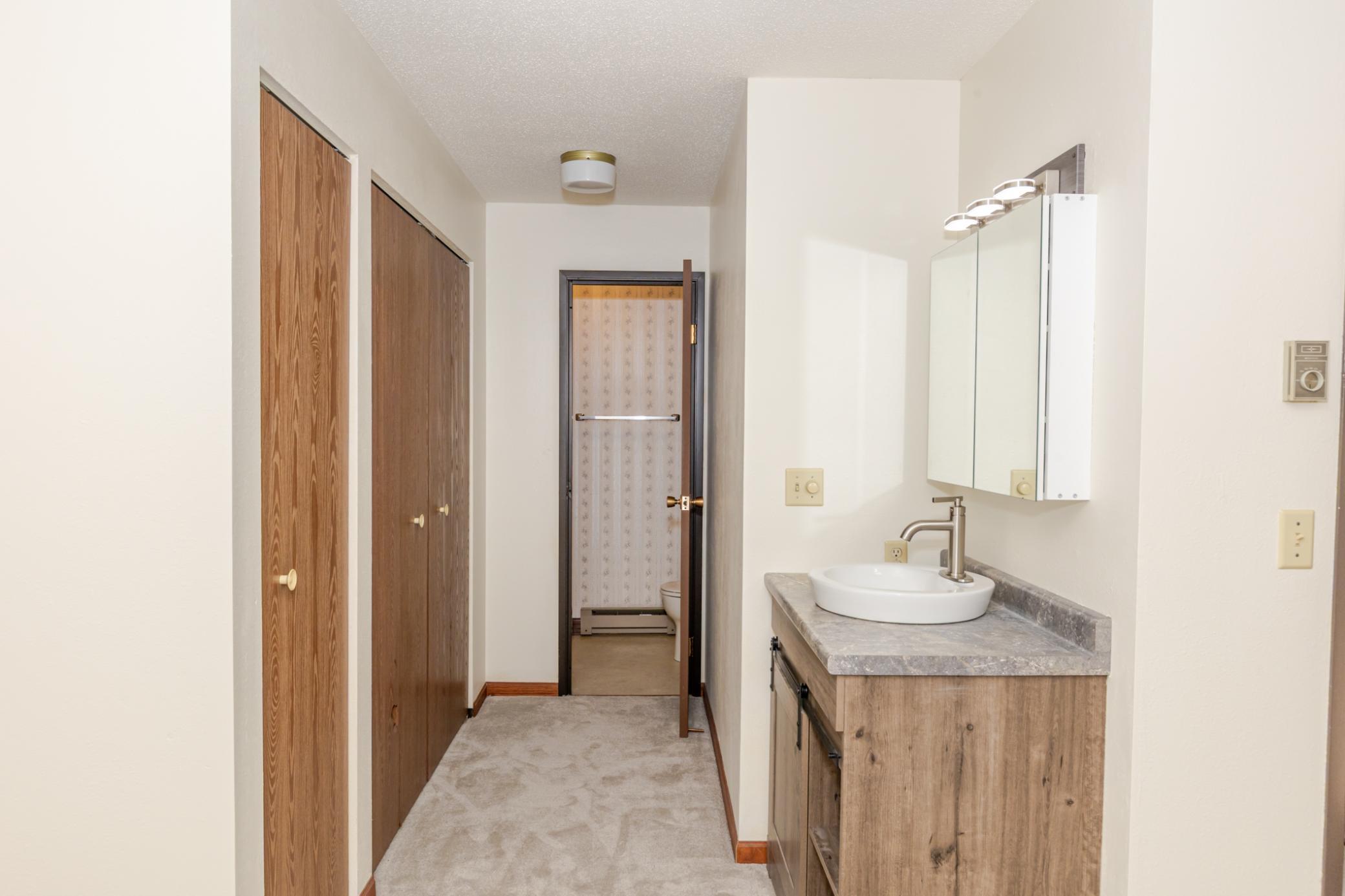 1980 condo for sale at 341 Prairiewood Circle S, Unit 207 in Fargo, ND — 2 bed, 2 bath (photo 18 of 34)